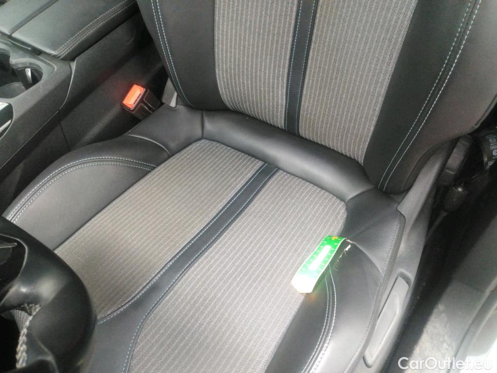  Peugeot  5008  Allure Pack 2.0 HDi 175CV BVA8 7 Sieges E6d #1