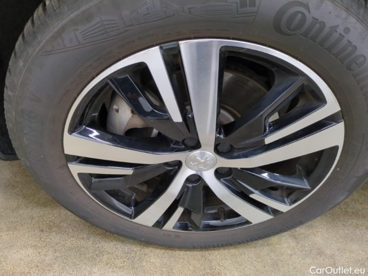  Peugeot  3008 PEUGEOT  / 2020 / 5P / SUV 1.6 HYBRID 225 E-EAT8 GT #10