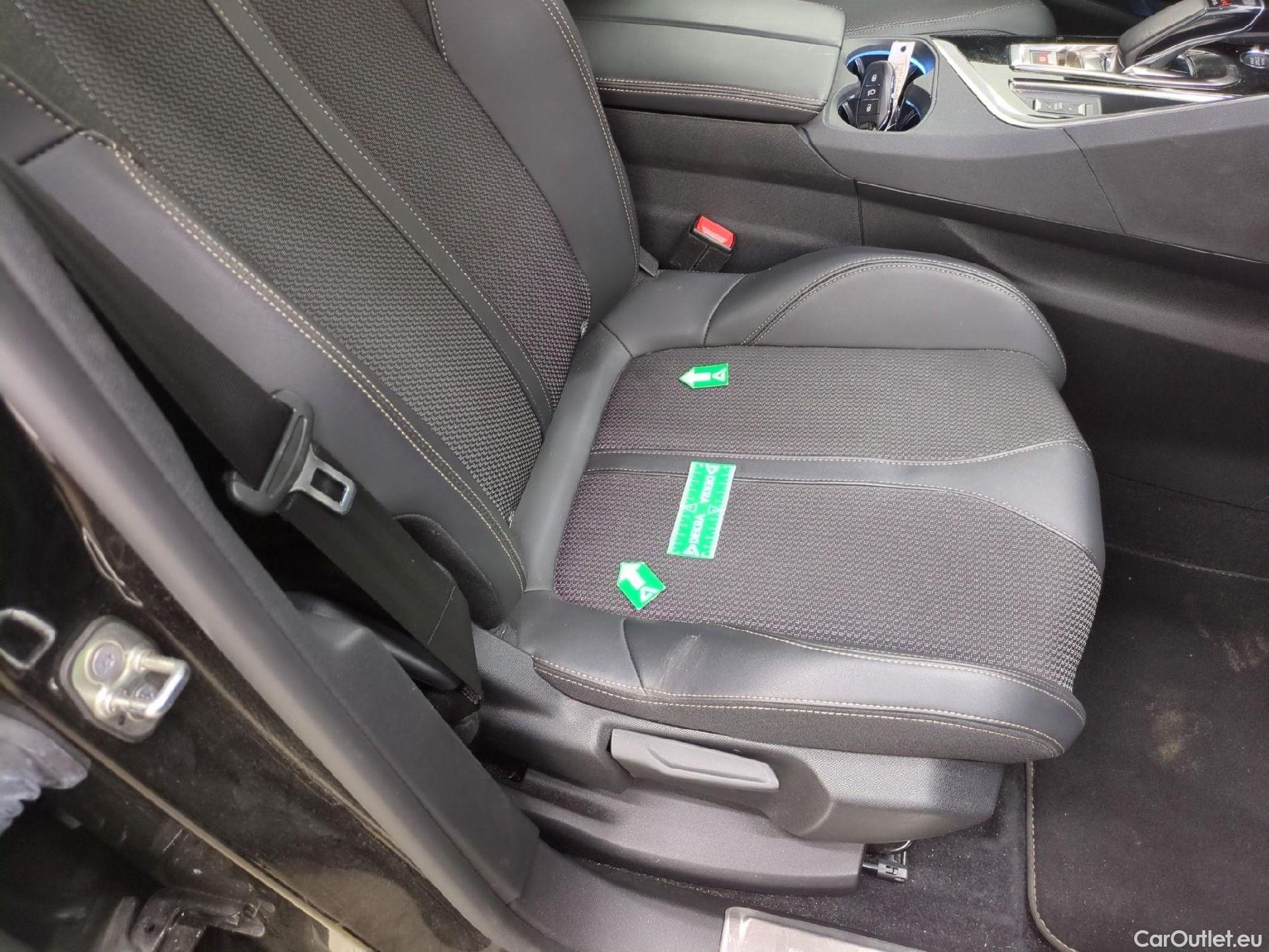 Peugeot  3008 PEUGEOT  / 2020 / 5P / SUV 1.6 HYBRID 225 E-EAT8 GT #2