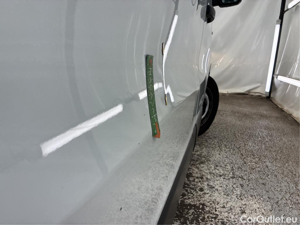  Renault  Trafic  4p Combi Life L1 dCi 95 Stop & Start #24