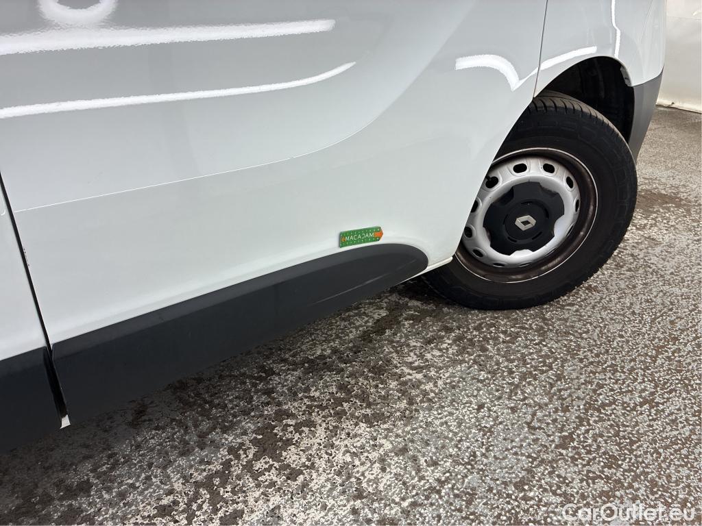  Renault  Trafic  4p Combi Life L1 dCi 95 Stop & Start #38