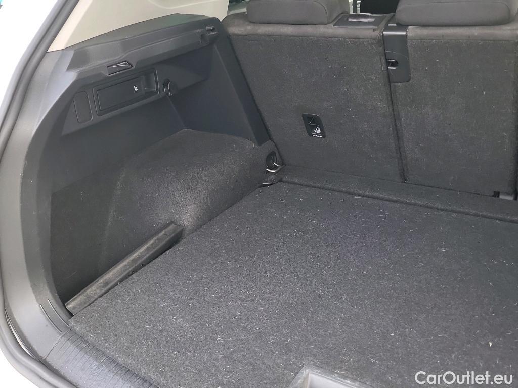  Volkswagen  Tiguan VOLKSWAGEN  / 2016 / 5P / todoterreno Sport 2.0 TDI 110kW (150CV) DSG #13