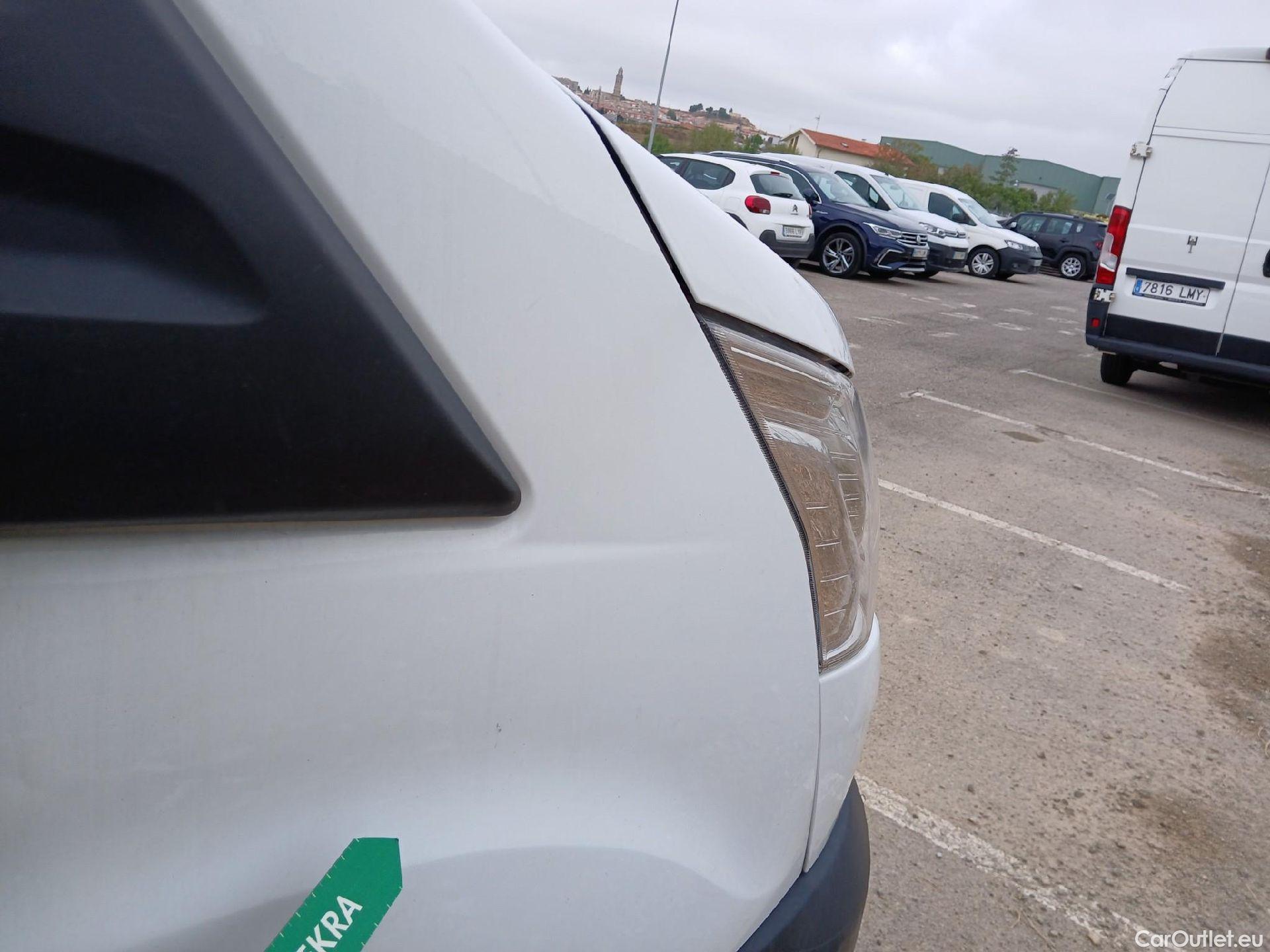  Ford  Transit FORD  / 2013 / 4P / furgón 350 96kW L3H2 Van Trend FWD #92