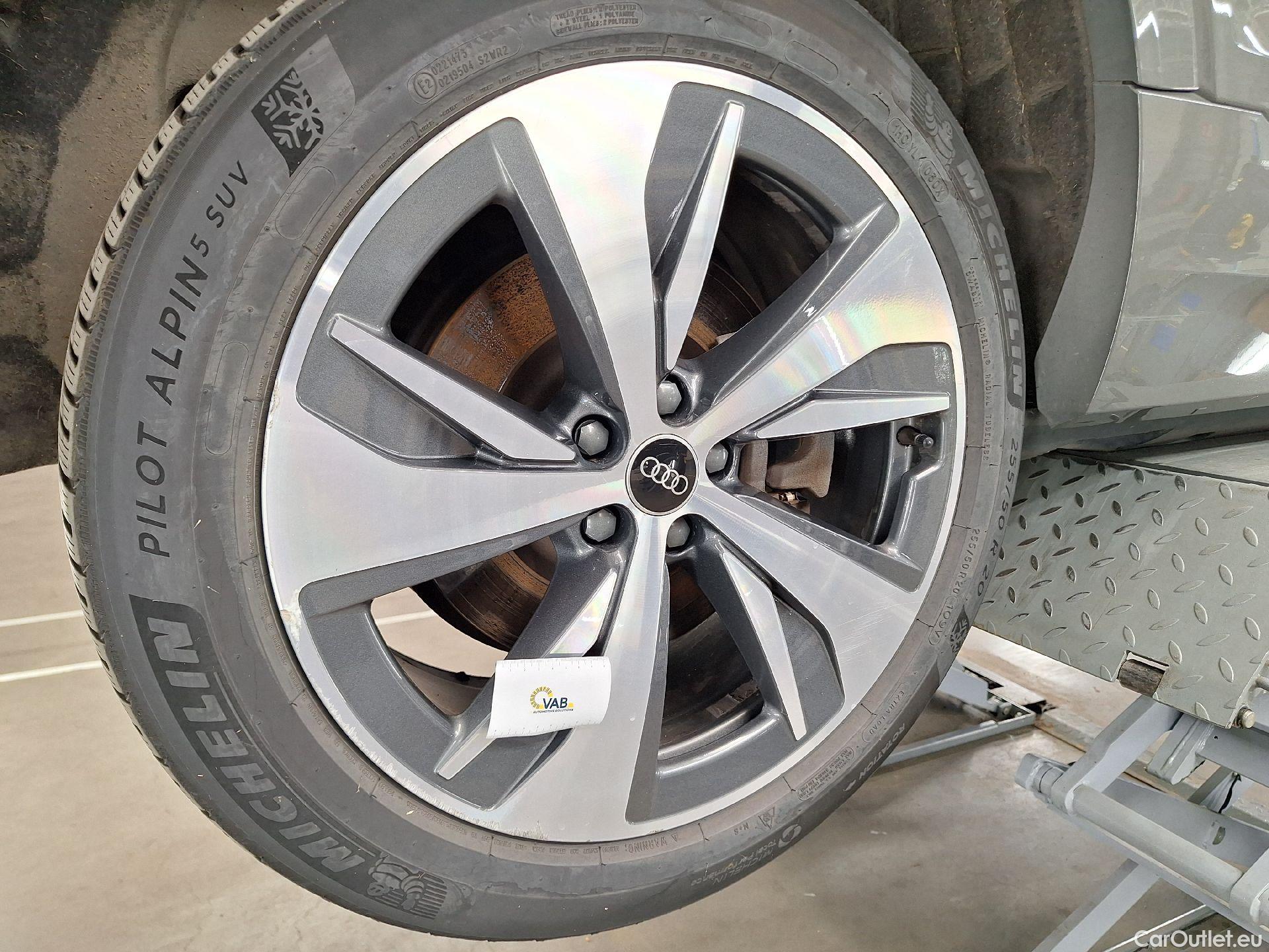  Audi  Q8 Audi,  E-tr.FL'22 BEV,  E-tron 50 250kW S Lin.Quat. #19