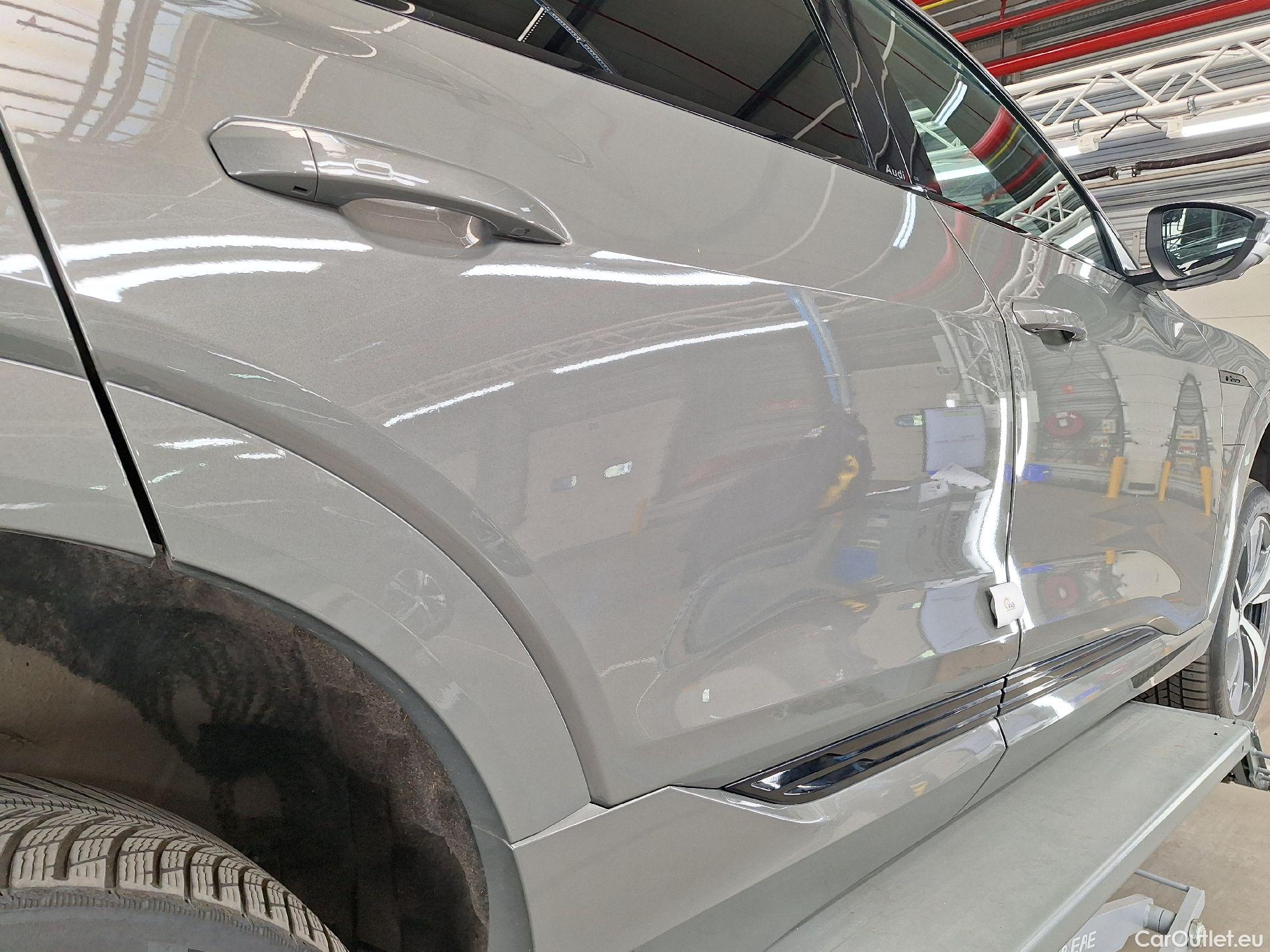  Audi  Q8 Audi,  E-tr.FL'22 BEV,  E-tron 50 250kW S Lin.Quat. #7