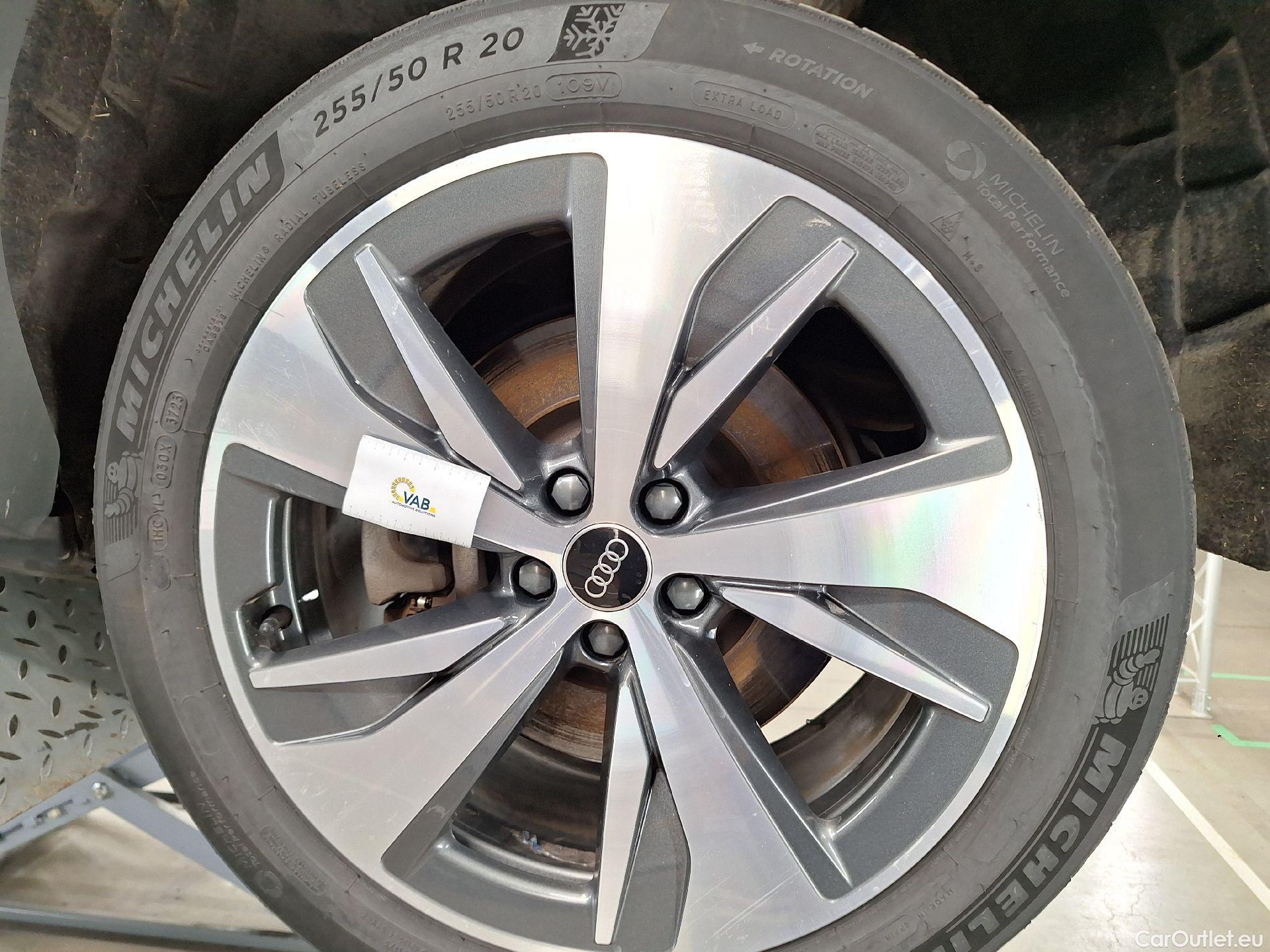  Audi  Q8 Audi,  E-tr.FL'22 BEV,  E-tron 50 250kW S Lin.Quat. #17