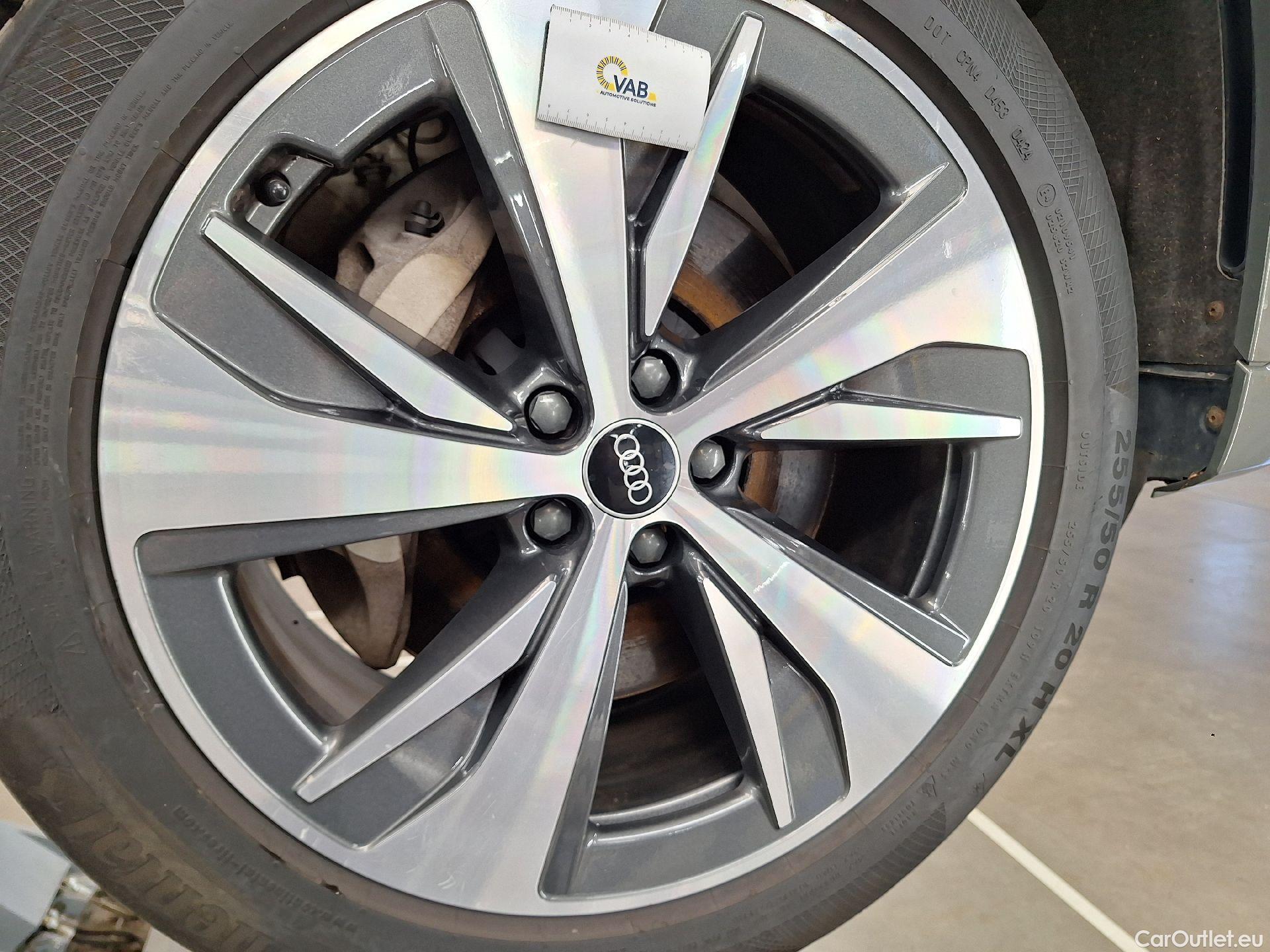  Audi  Q8 Audi,  E-tr.FL'22 BEV,  E-tron 50 250kW S Lin.Quat. #21