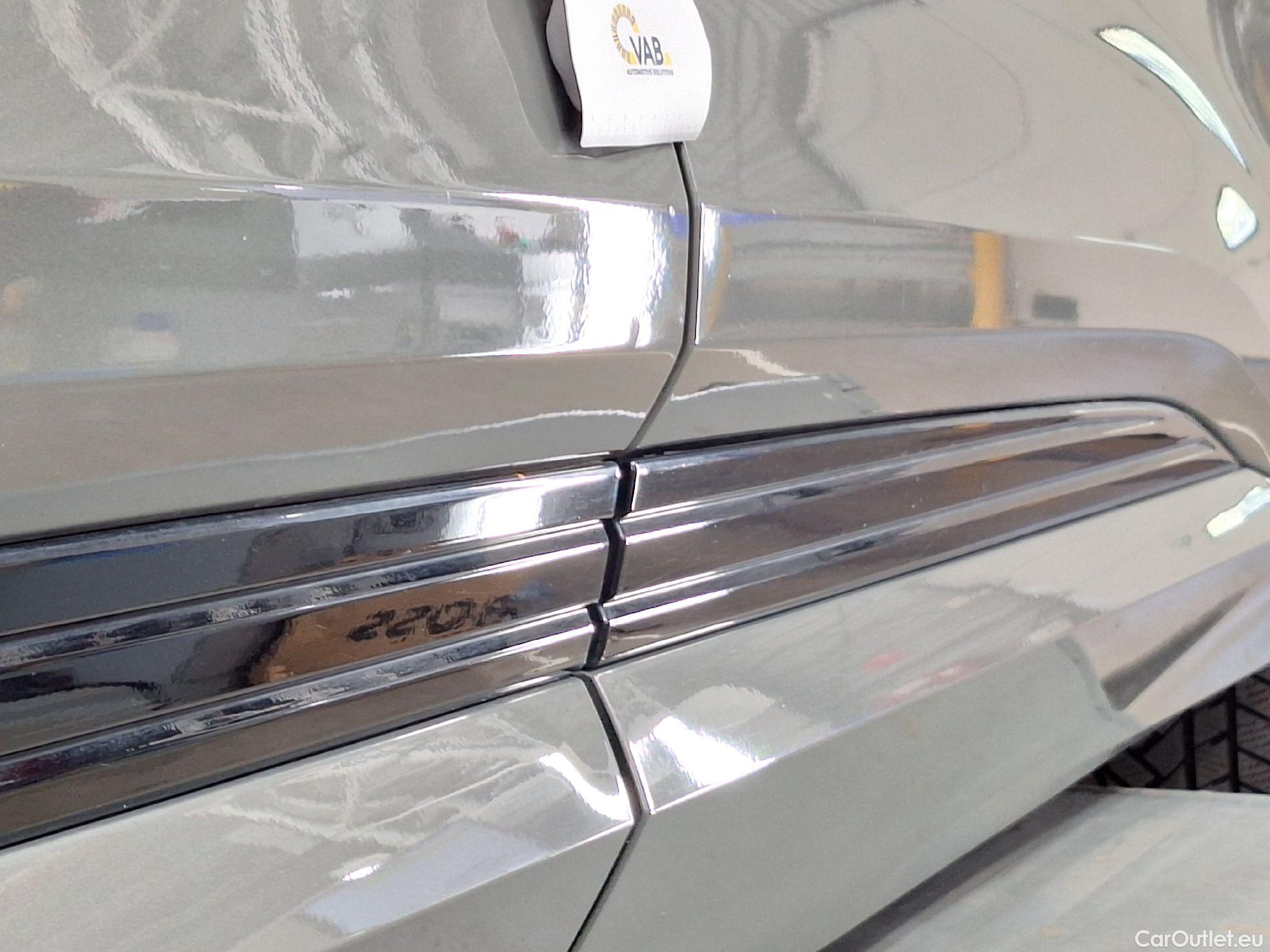  Audi  Q8 Audi,  E-tr.FL'22 BEV,  E-tron 50 250kW S Lin.Quat. #8