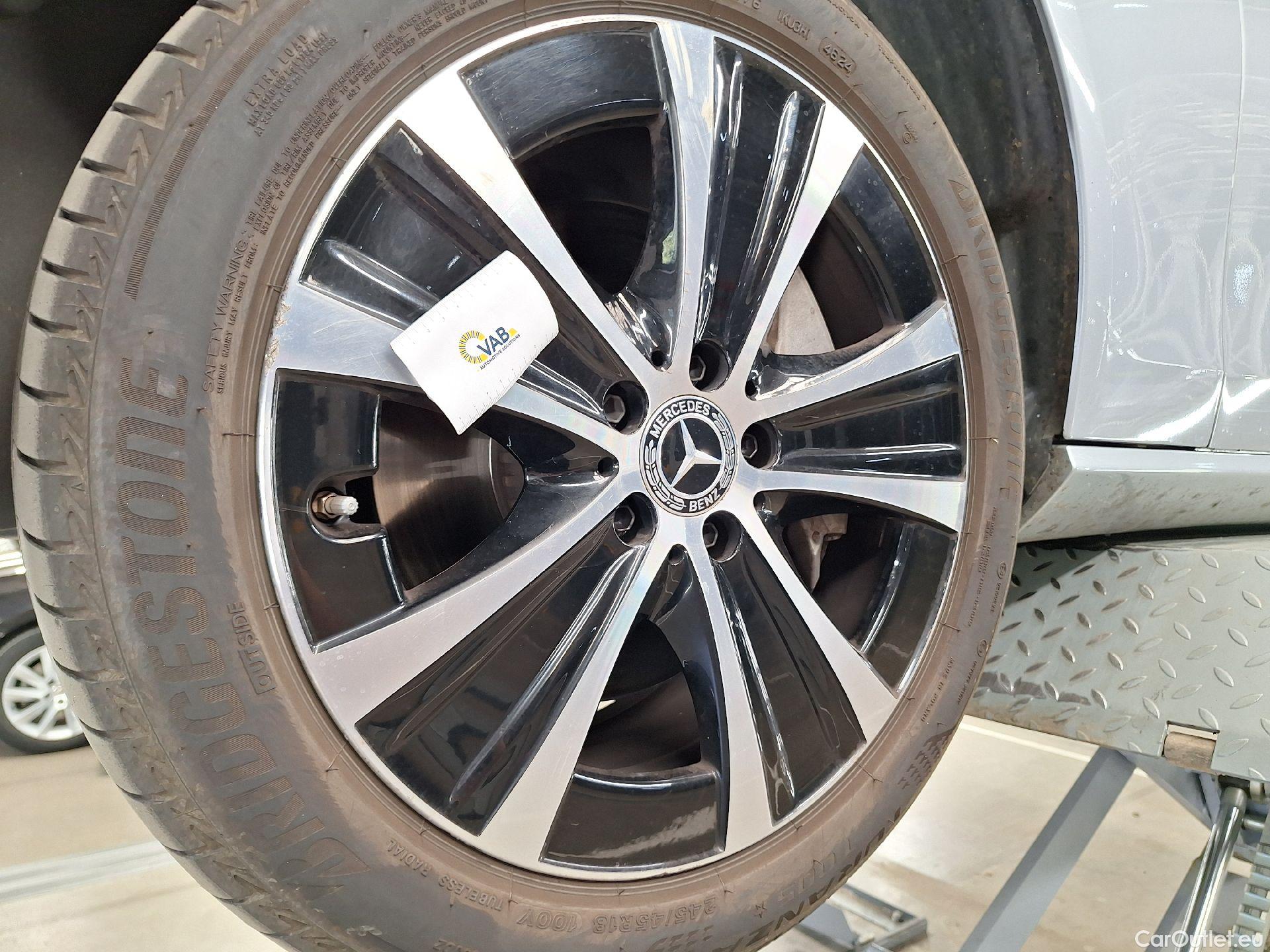  Mercedes  E-Klasse Mercedes, E-Clas Br FL'20 PHEV, E Break 300 e 225kW Bus.So.Aut #36