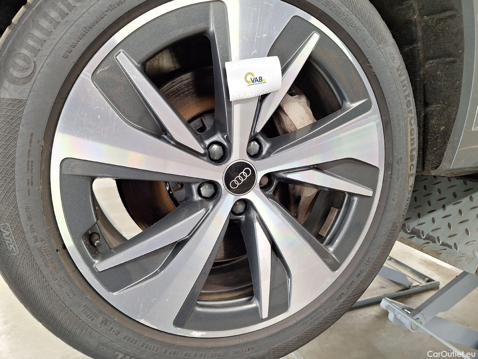  Audi  Q8 Audi,  E-tr.FL'22 BEV,  E-tron 50 250kW S Lin.Quat. #12