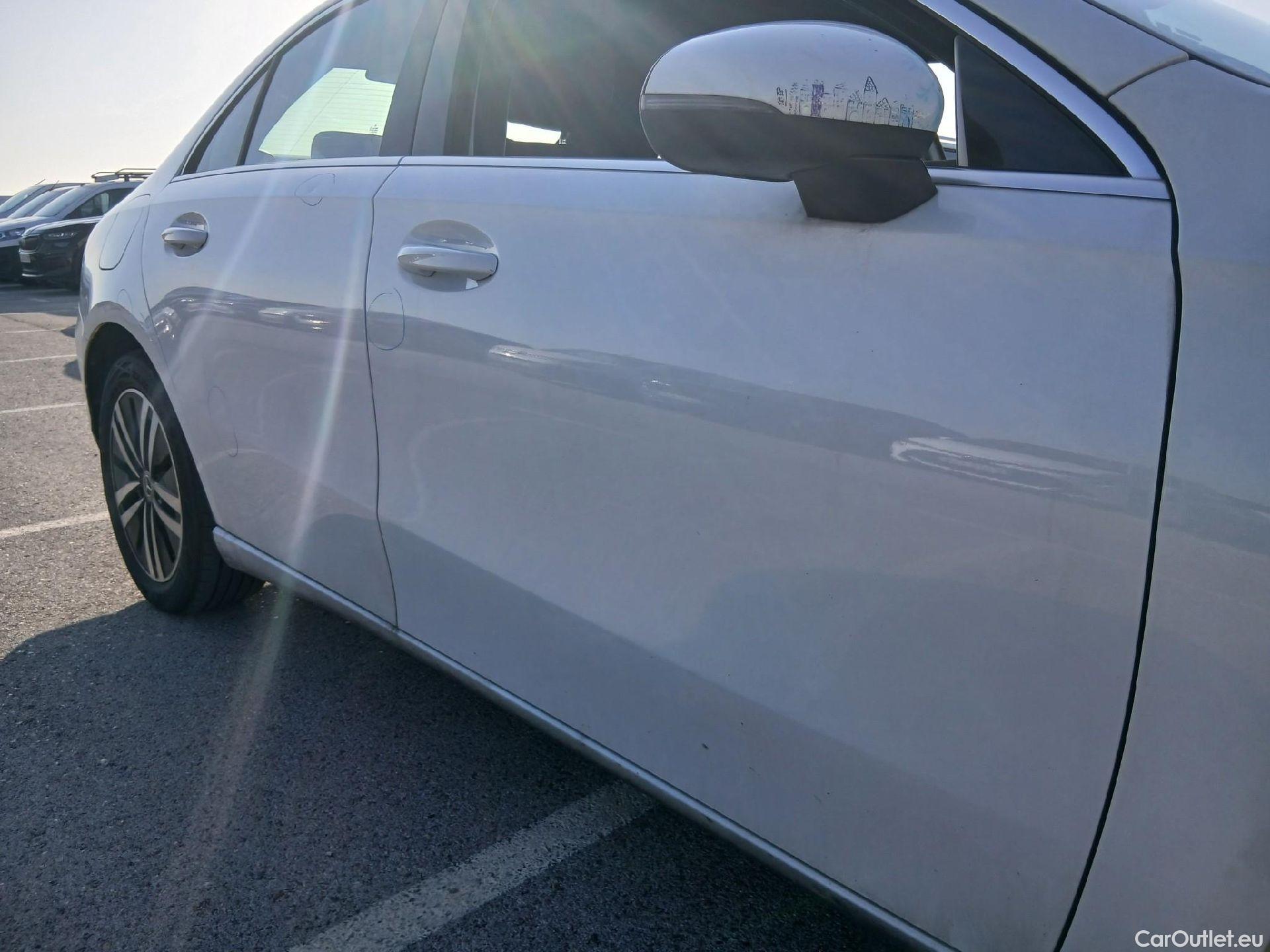  Mercedes  A-Klasse MERCEDES-BENZ Clase A / 2018 / 4P / sedán Sedán A 250 e #44