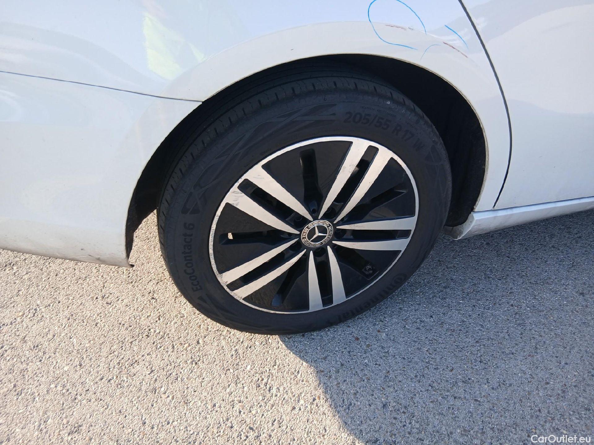  Mercedes  A-Klasse MERCEDES-BENZ Clase A / 2018 / 4P / sedán Sedán A 250 e #36