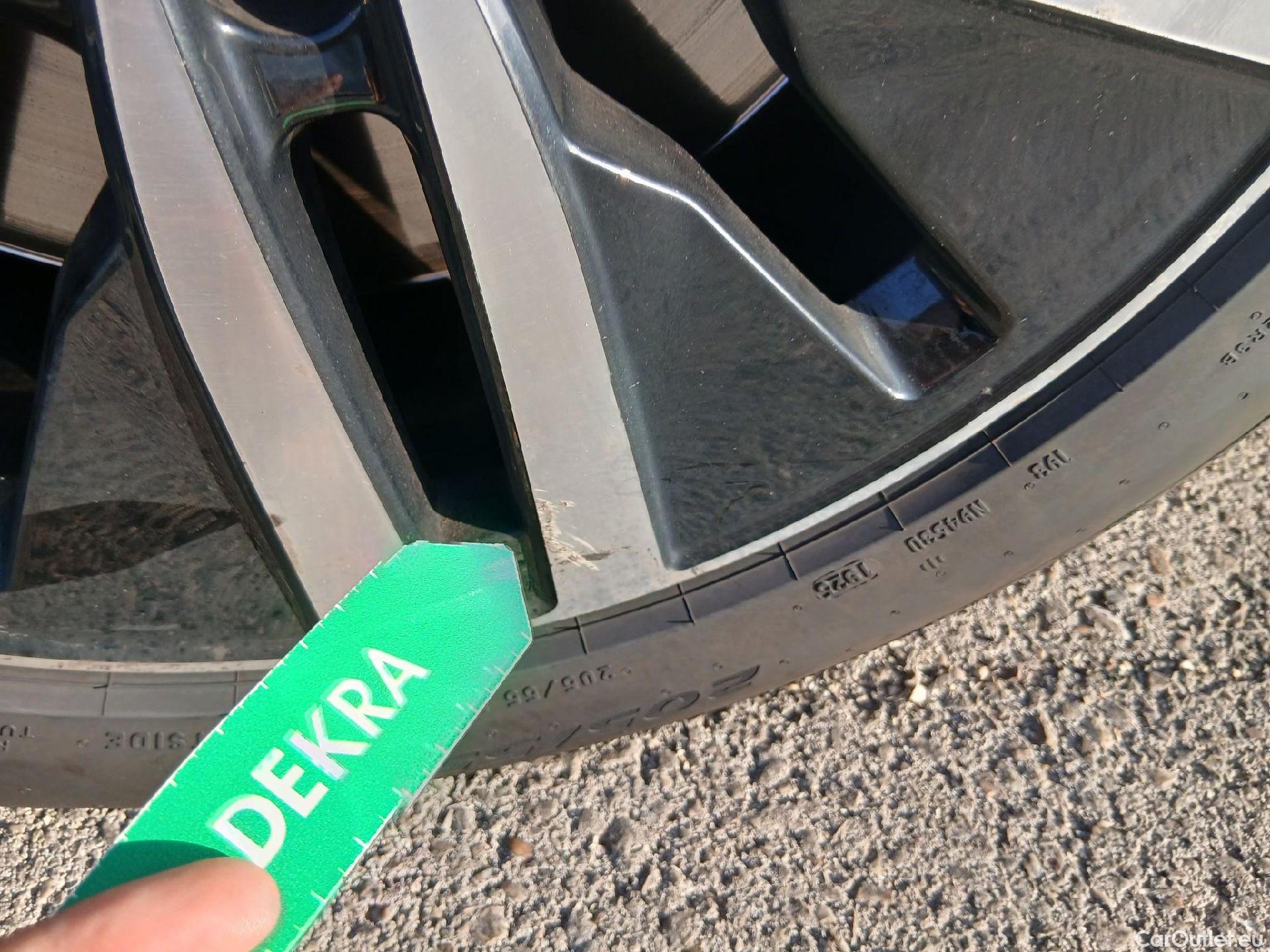  Mercedes  A-Klasse MERCEDES-BENZ Clase A / 2018 / 4P / sedán Sedán A 250 e #10