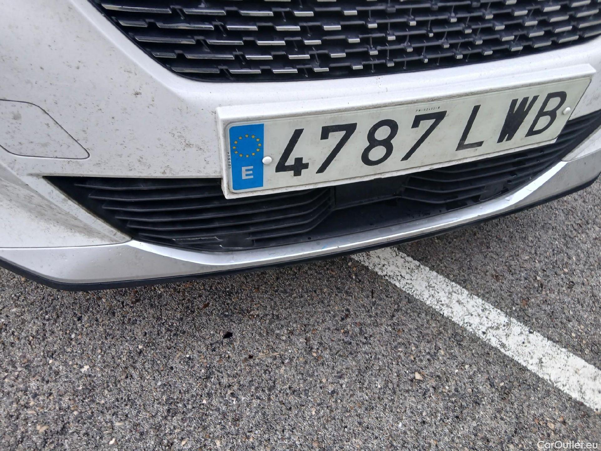  Peugeot  2008 PEUGEOT  / 2019 / 5P / todoterreno Allure BlueHDI 81kW (110CV) #8