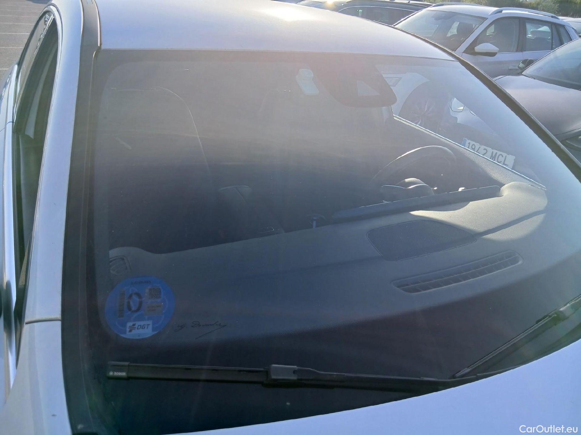  Mercedes  A-Klasse MERCEDES-BENZ Clase A / 2018 / 4P / sedán Sedán A 250 e #2