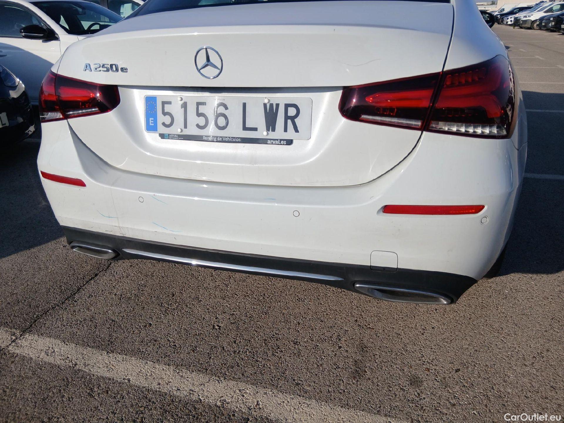  Mercedes  A-Klasse MERCEDES-BENZ Clase A / 2018 / 4P / sedán Sedán A 250 e #28