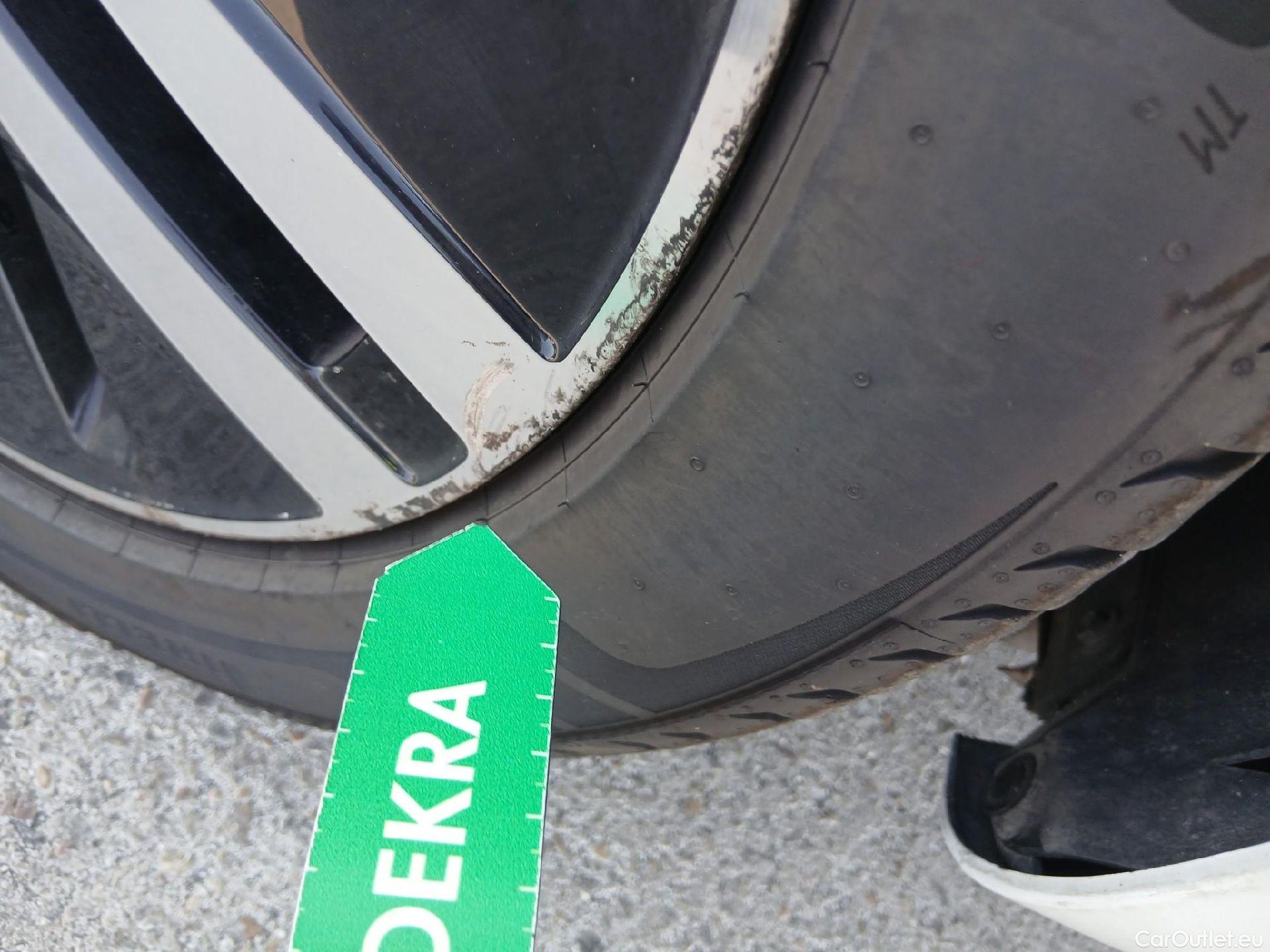  Mercedes  A-Klasse MERCEDES-BENZ Clase A / 2018 / 4P / sedán Sedán A 250 e #42
