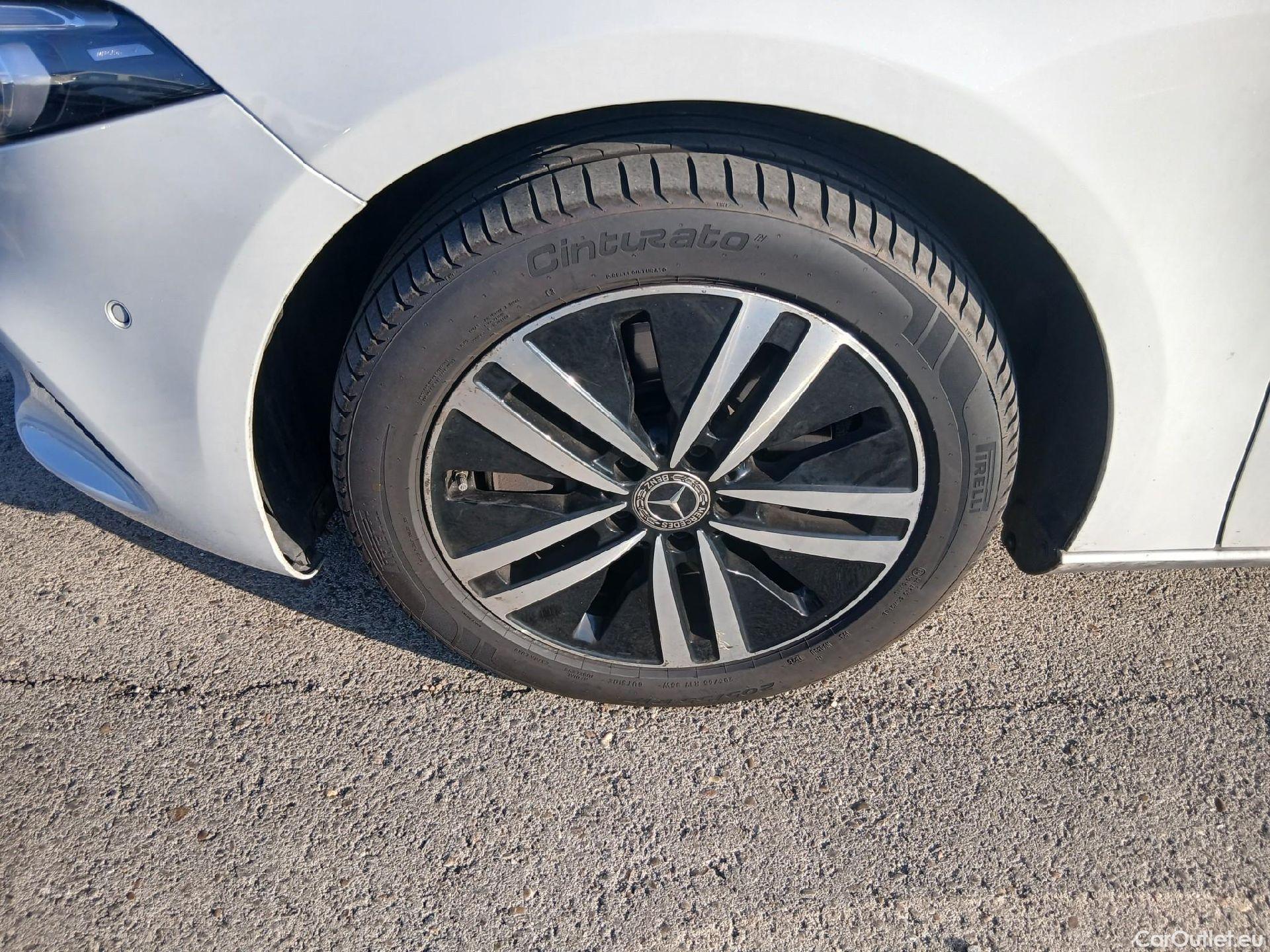  Mercedes  A-Klasse MERCEDES-BENZ Clase A / 2018 / 4P / sedán Sedán A 250 e #11