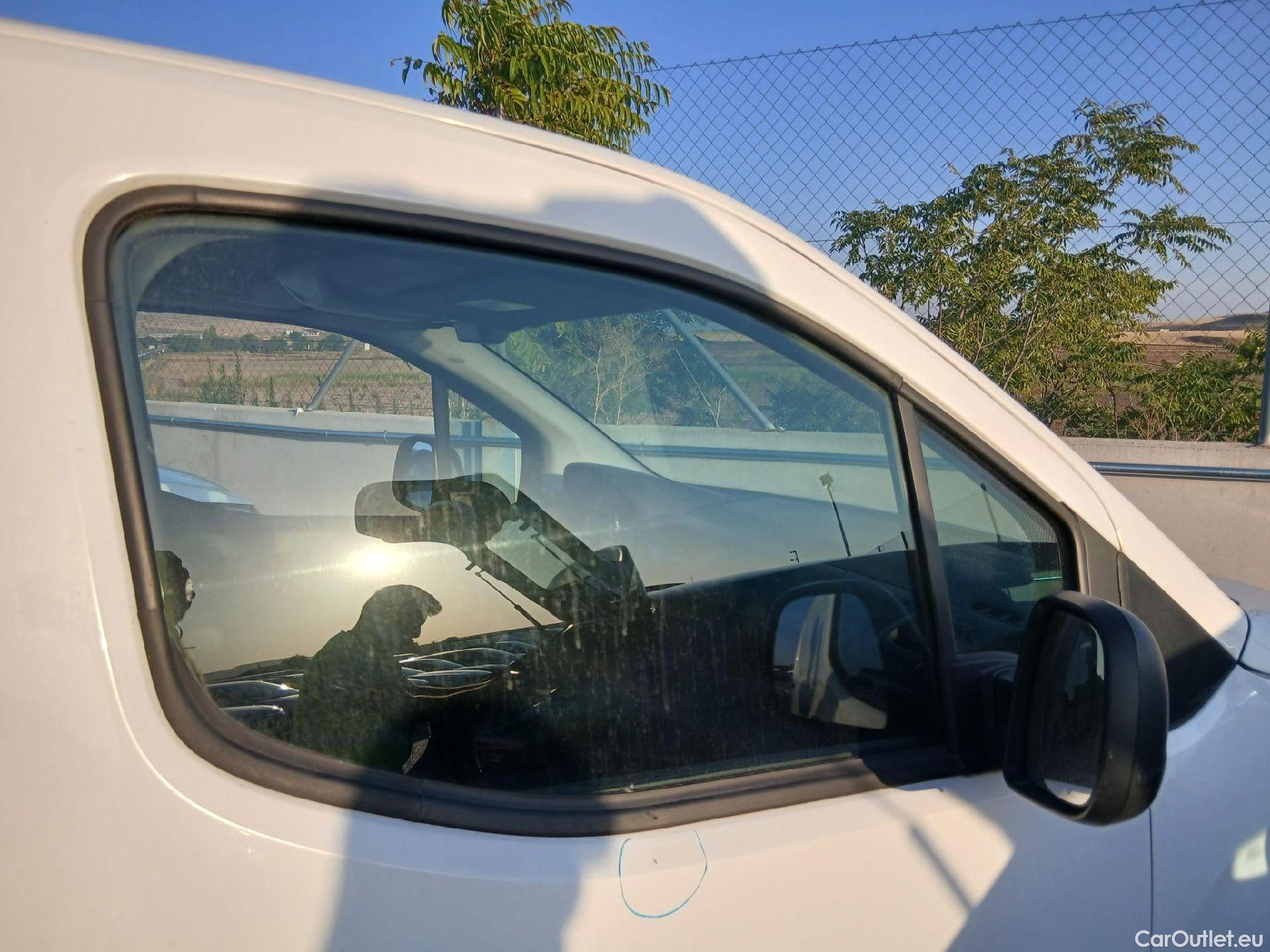  Peugeot  Partner PEUGEOT  / 2018 / 3P / furgón derivado de turismo Pro Standard 600kg BlueHDi 73kW (AC) #19