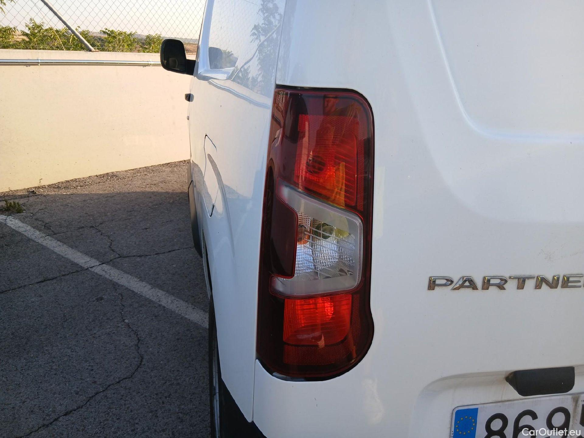  Peugeot  Partner PEUGEOT  / 2018 / 3P / furgón derivado de turismo Pro Standard 600kg BlueHDi 73kW (AC) #11