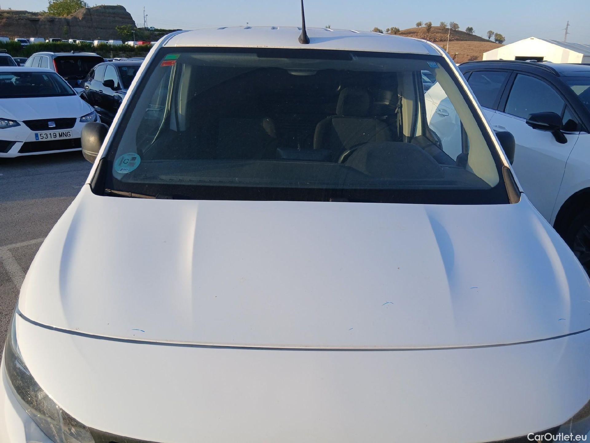  Peugeot  Partner PEUGEOT  / 2018 / 3P / furgón derivado de turismo Pro Standard 600kg BlueHDi 73kW (AC) #4
