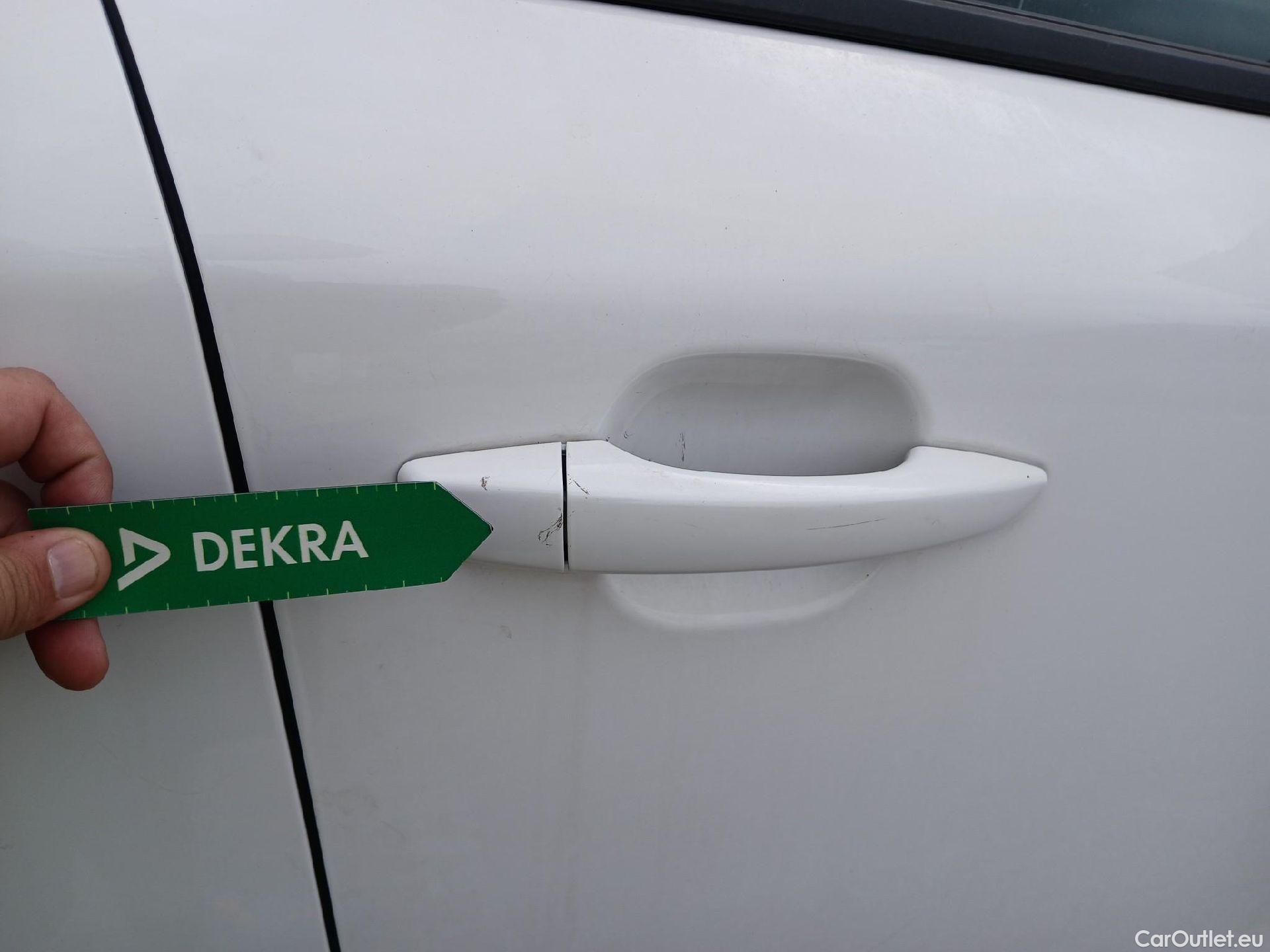  Peugeot  2008 PEUGEOT  / 2019 / 5P / todoterreno Active Pack Puretech 100 S&S BVM6 #60