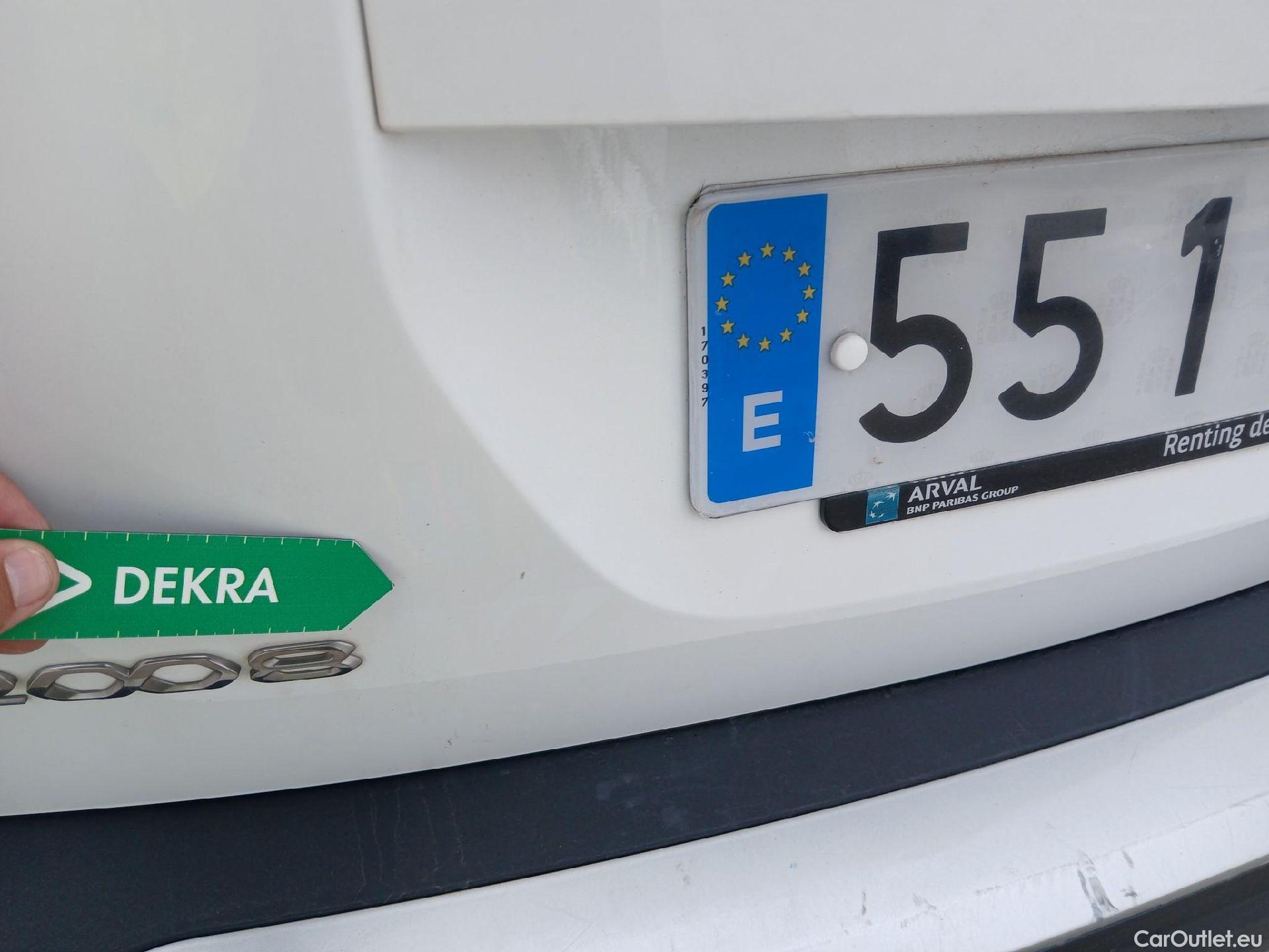  Peugeot  2008 PEUGEOT  / 2019 / 5P / todoterreno Active Pack Puretech 100 S&S BVM6 #46