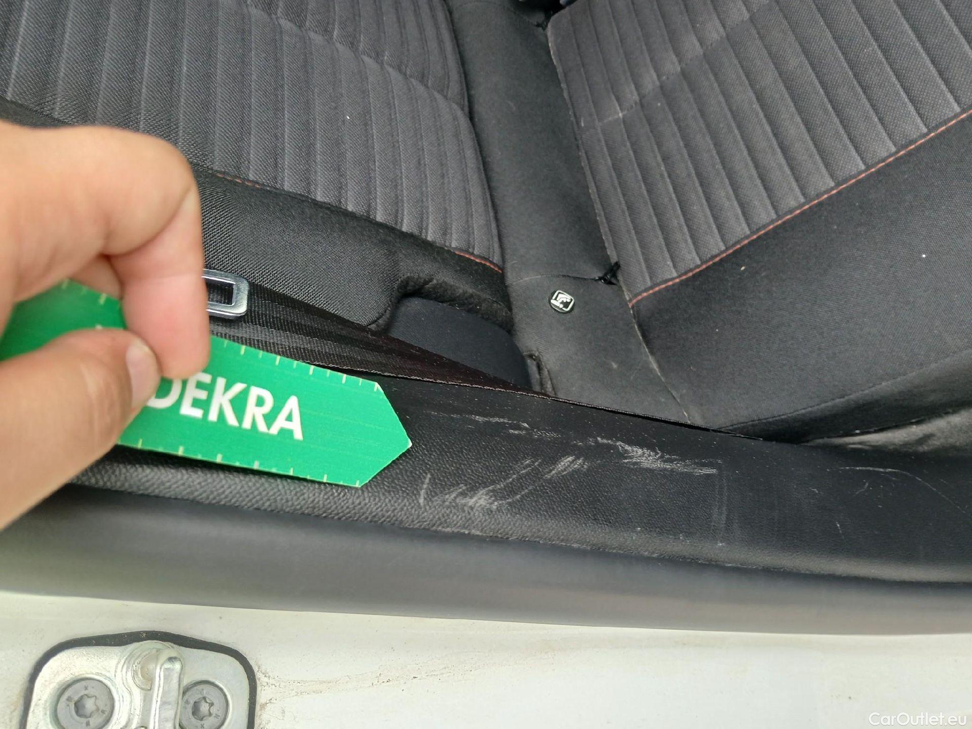  Peugeot  2008 PEUGEOT  / 2019 / 5P / todoterreno Active Pack Puretech 100 S&S BVM6 #9