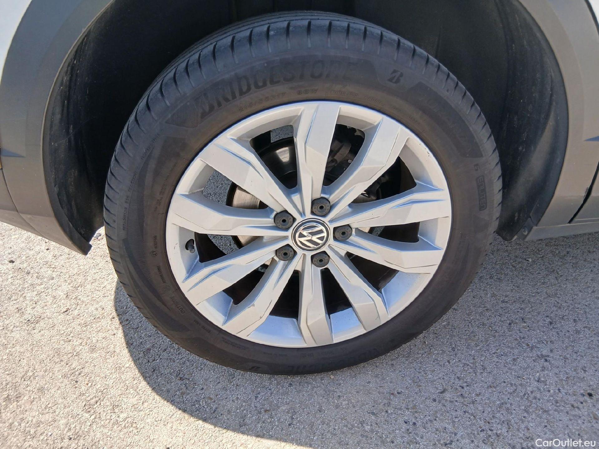  Volkswagen  T-ROC VOLKSWAGEN  / 2017 / 5P / todoterreno Advance 1.0 TSI 85kW (115CV) (CX) #35