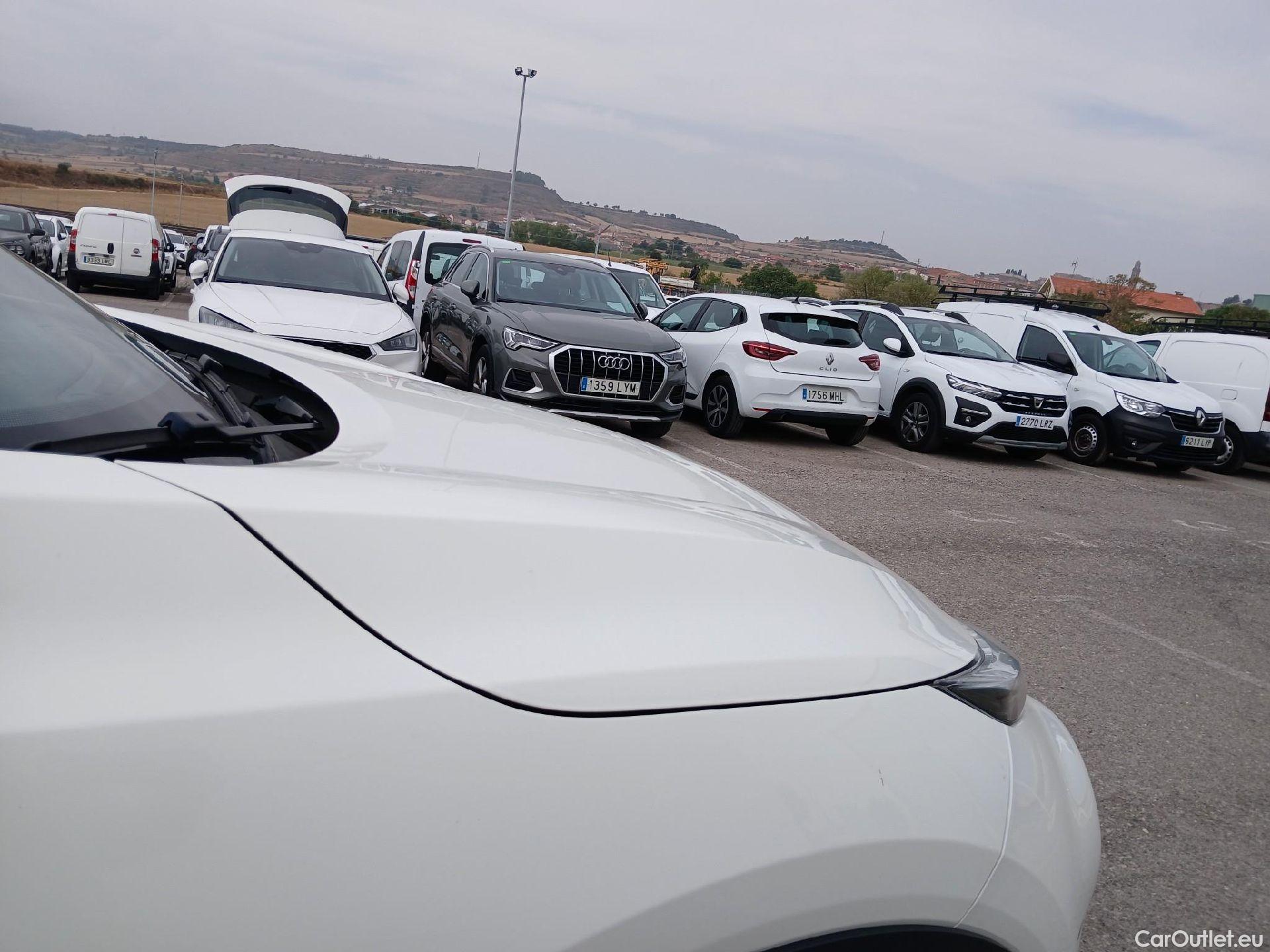  Nissan  Juke NISSAN  / 2019 / 5P / crossover 1.6 Hybrid 105kW (145CV) N-Connecta #45