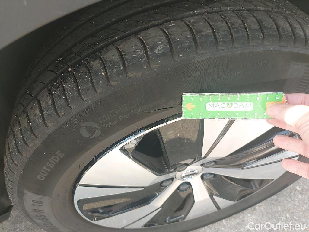  Volvo  XC 40 VOLVO XC40 / 2021 / 5P / todoterreno 1.5 T4 Twin Recharge Core Auto #4