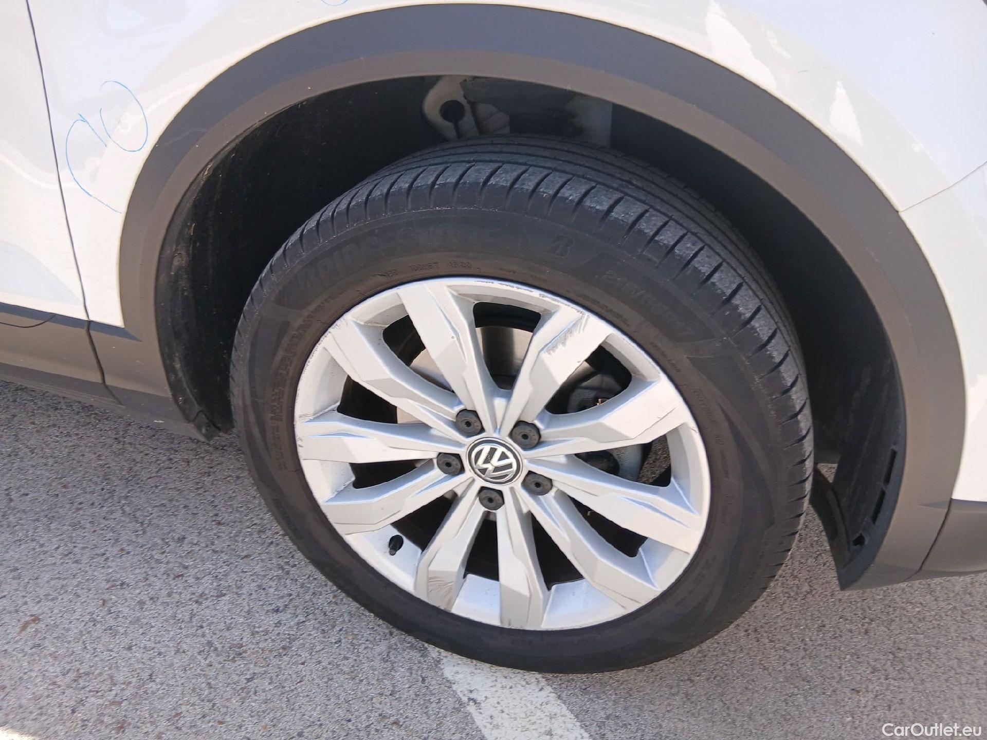  Volkswagen  T-ROC VOLKSWAGEN  / 2017 / 5P / todoterreno Advance 1.0 TSI 85kW (115CV) (CX) #49
