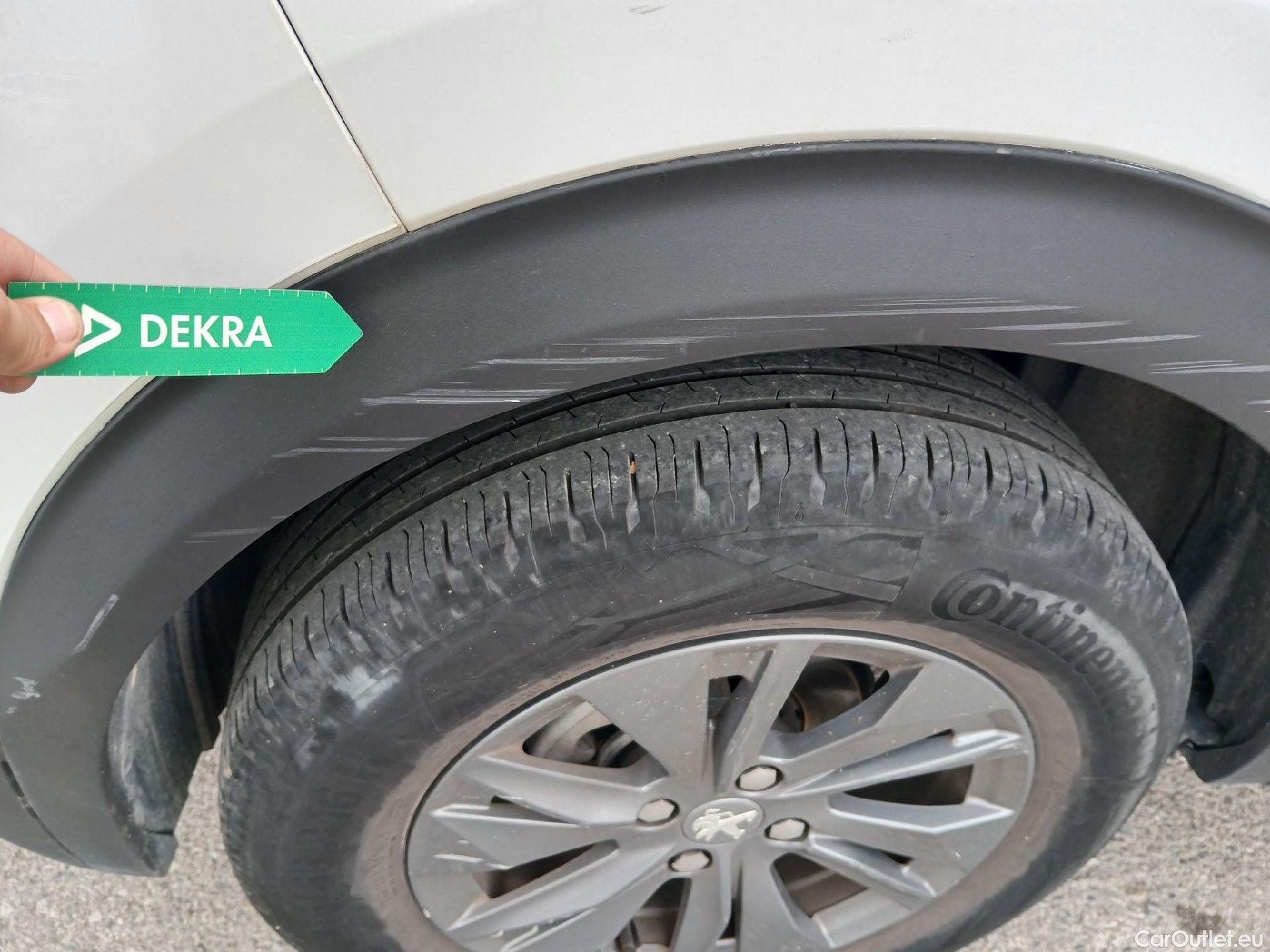  Peugeot  2008 PEUGEOT  / 2019 / 5P / todoterreno Active Pack Puretech 100 S&S BVM6 #51