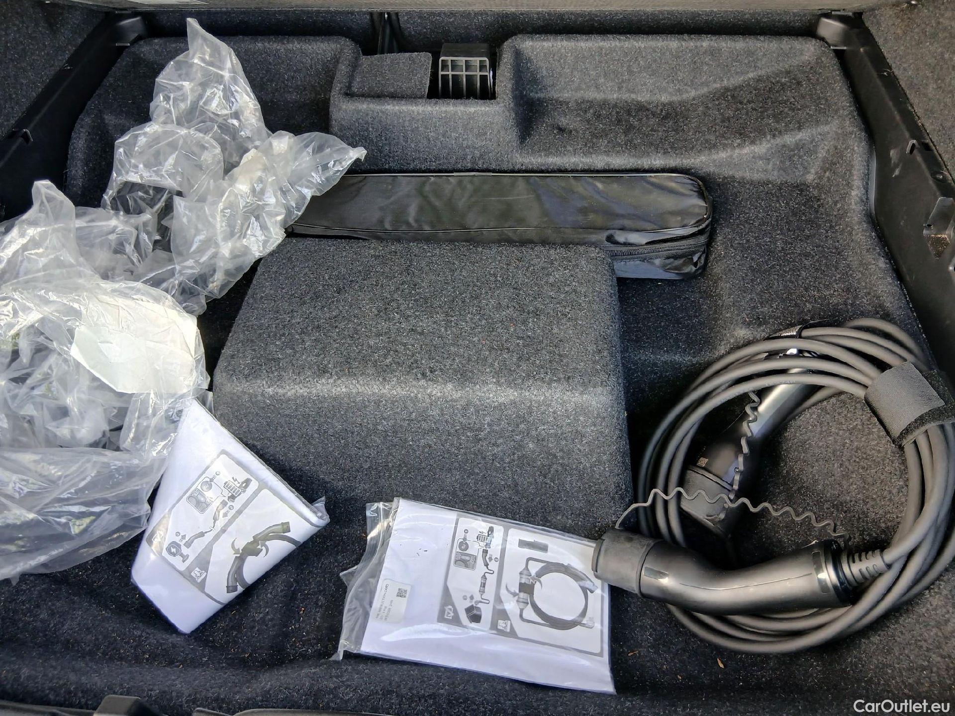  Volvo  XC 40 VOLVO XC40 / 2021 / 5P / todoterreno 1.5 T4 Recharge PHEV Essential Auto #34