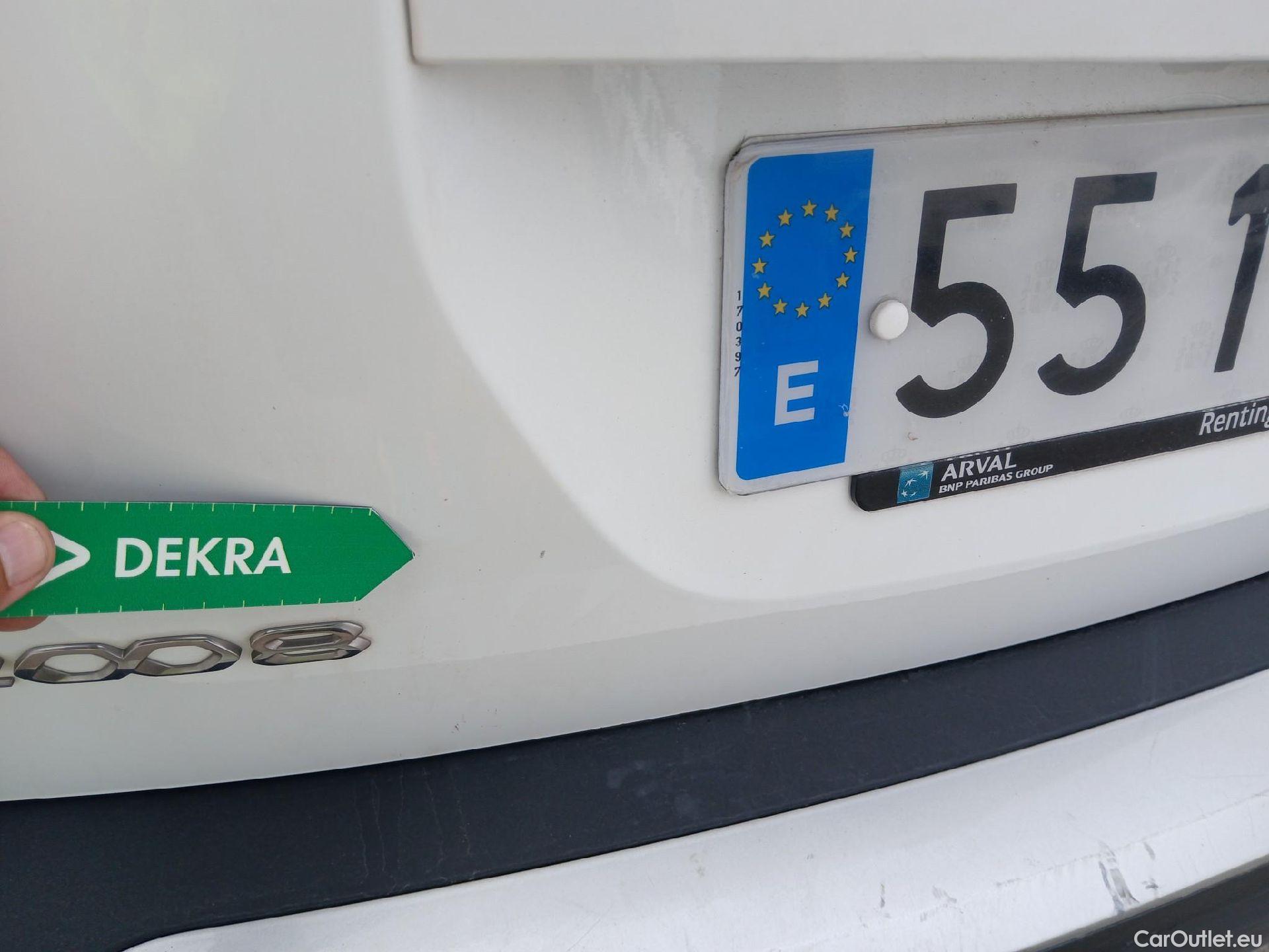  Peugeot  2008 PEUGEOT  / 2019 / 5P / todoterreno Active Pack Puretech 100 S&S BVM6 #48
