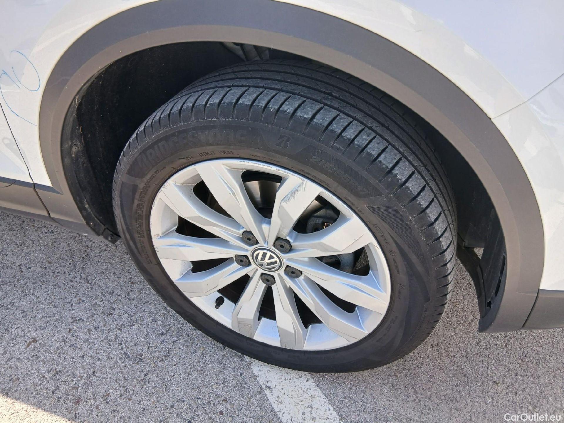  Volkswagen  T-ROC VOLKSWAGEN  / 2017 / 5P / todoterreno Advance 1.0 TSI 85kW (115CV) (CX) #51
