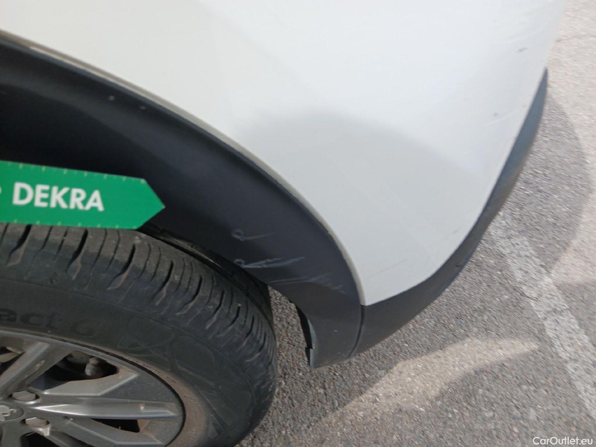  Peugeot  2008 PEUGEOT  / 2019 / 5P / todoterreno Active Pack Puretech 100 S&S BVM6 #37
