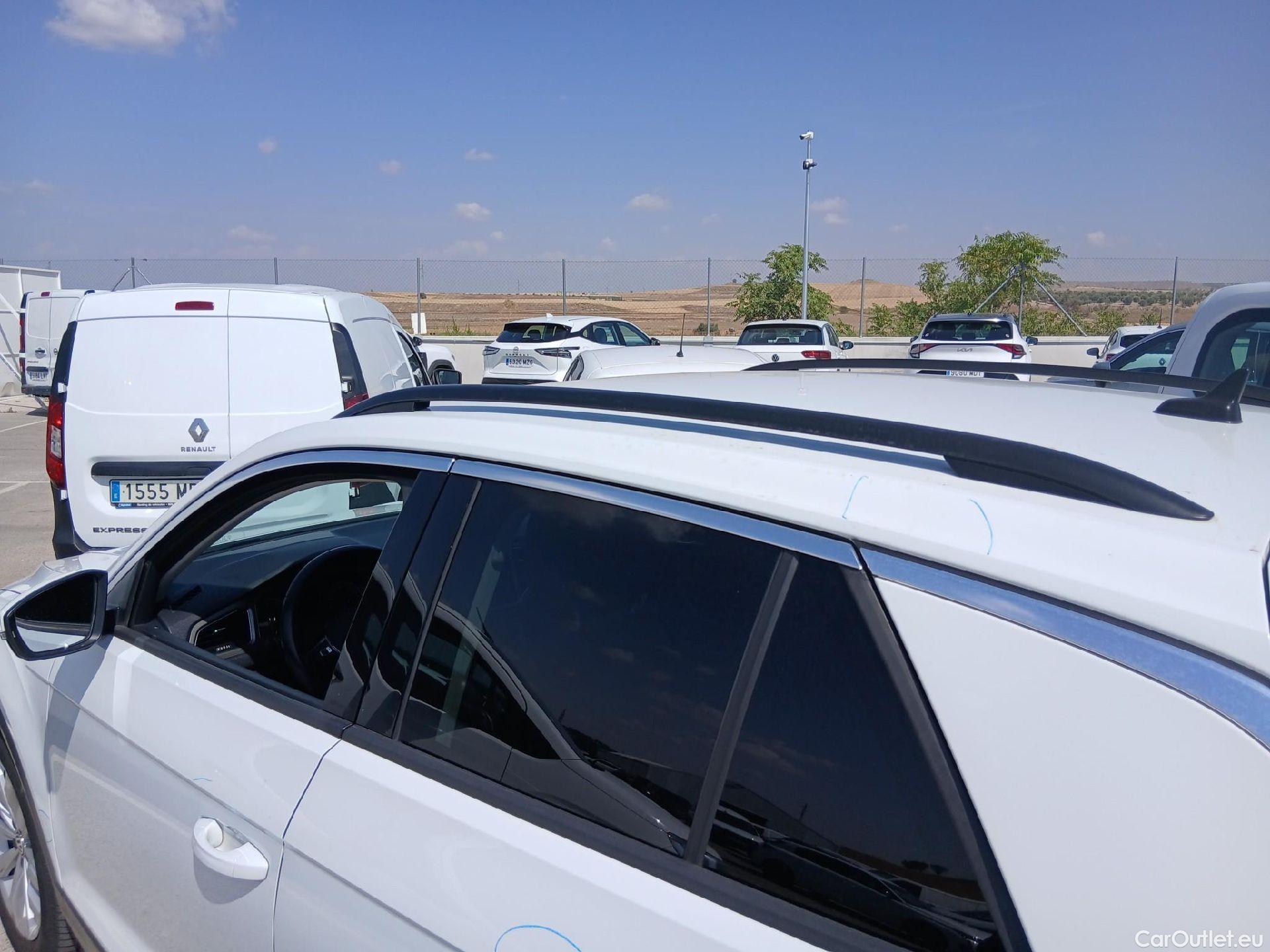  Volkswagen  T-ROC VOLKSWAGEN  / 2017 / 5P / todoterreno Advance 1.0 TSI 85kW (115CV) (CX) #23