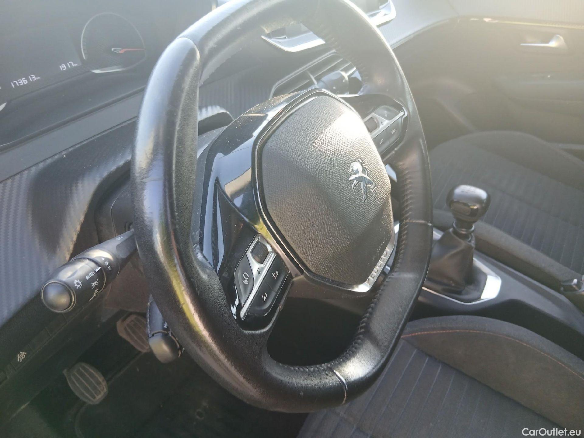  Peugeot  208 PEUGEOT  / 2019 / 5P / berlina con portón BlueHDi 73kW (100CV) Active #4
