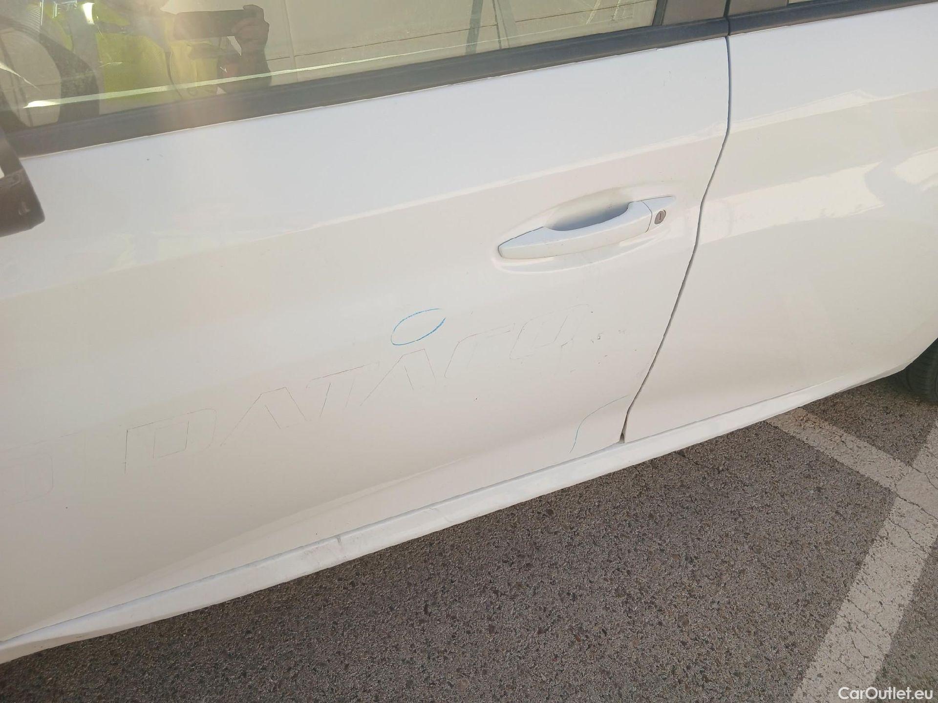  Peugeot  208 PEUGEOT  / 2019 / 5P / berlina con portón BlueHDi 73kW (100CV) Active #18
