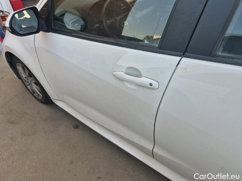  Toyota  Yaris TOYOTA  / 2020 / 5P / berlina con portón 1.5 120H Active Tech #3