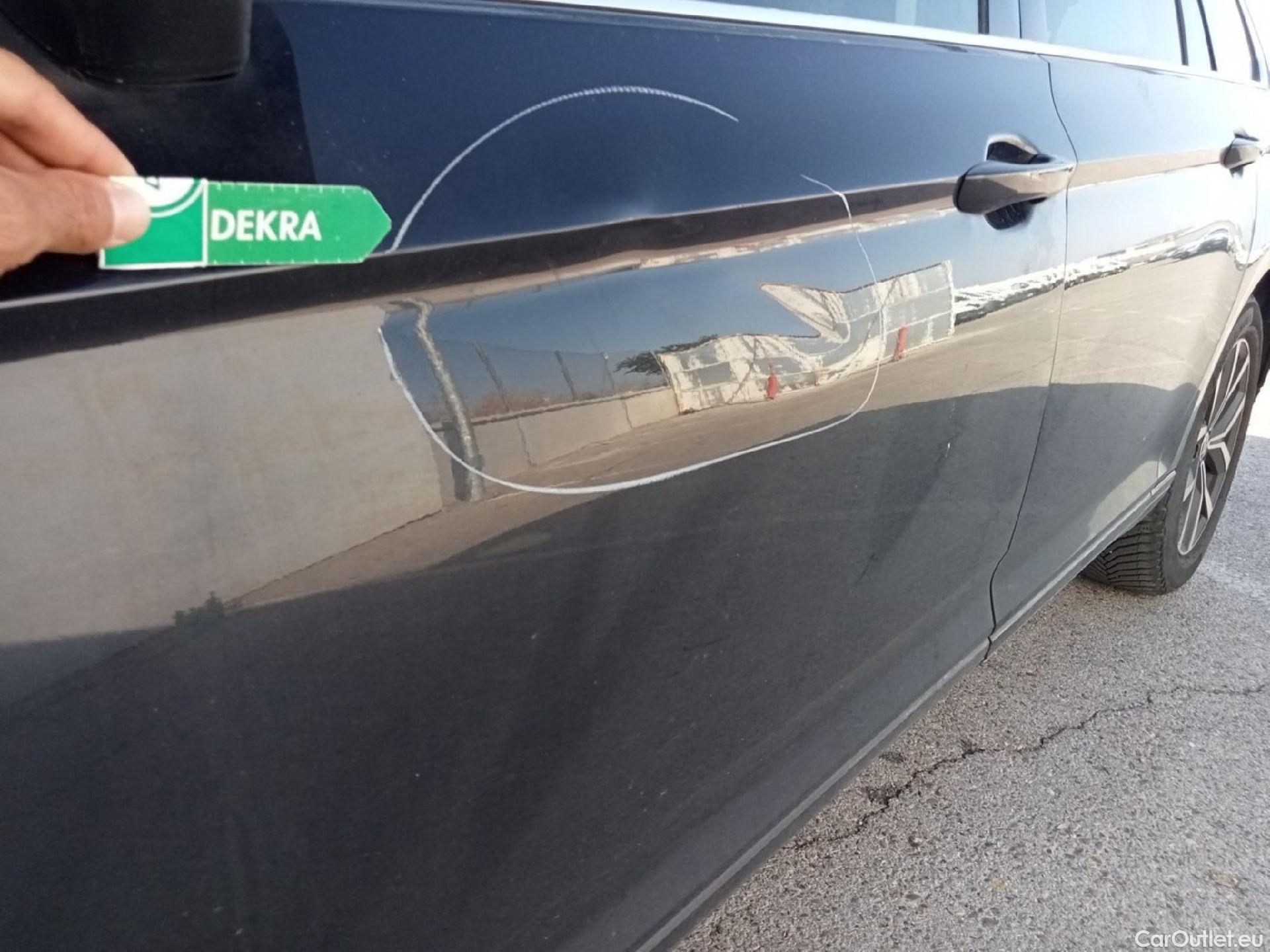  Volkswagen  Passat VOLKSWAGEN  / 2019 / 5P / familiar Variant Executive 2.0 TDI 110kW DSG #15