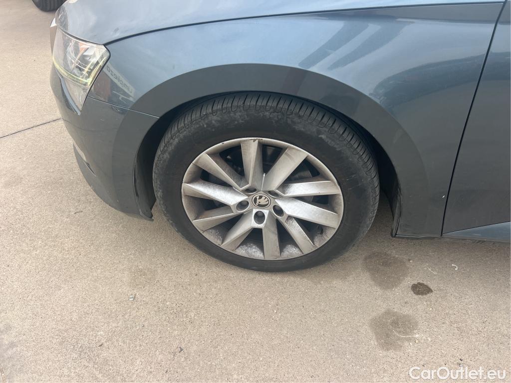  Skoda  Superb SKODA  / 2019 / 5P / familiar Combi 2.0 TDI 110kW (150CV) DSG Ambition #21