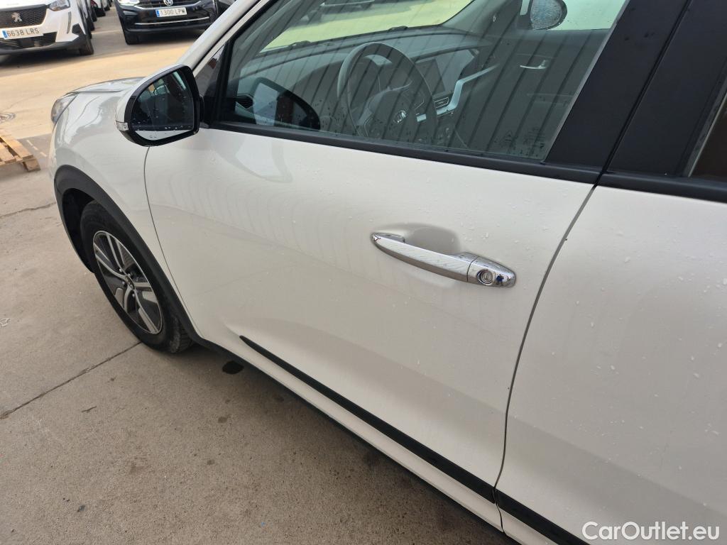  KIA  Niro KIA  / 2019 / 5P / crossover 1.6 GDi HEV 104kW (141CV) Drive #21