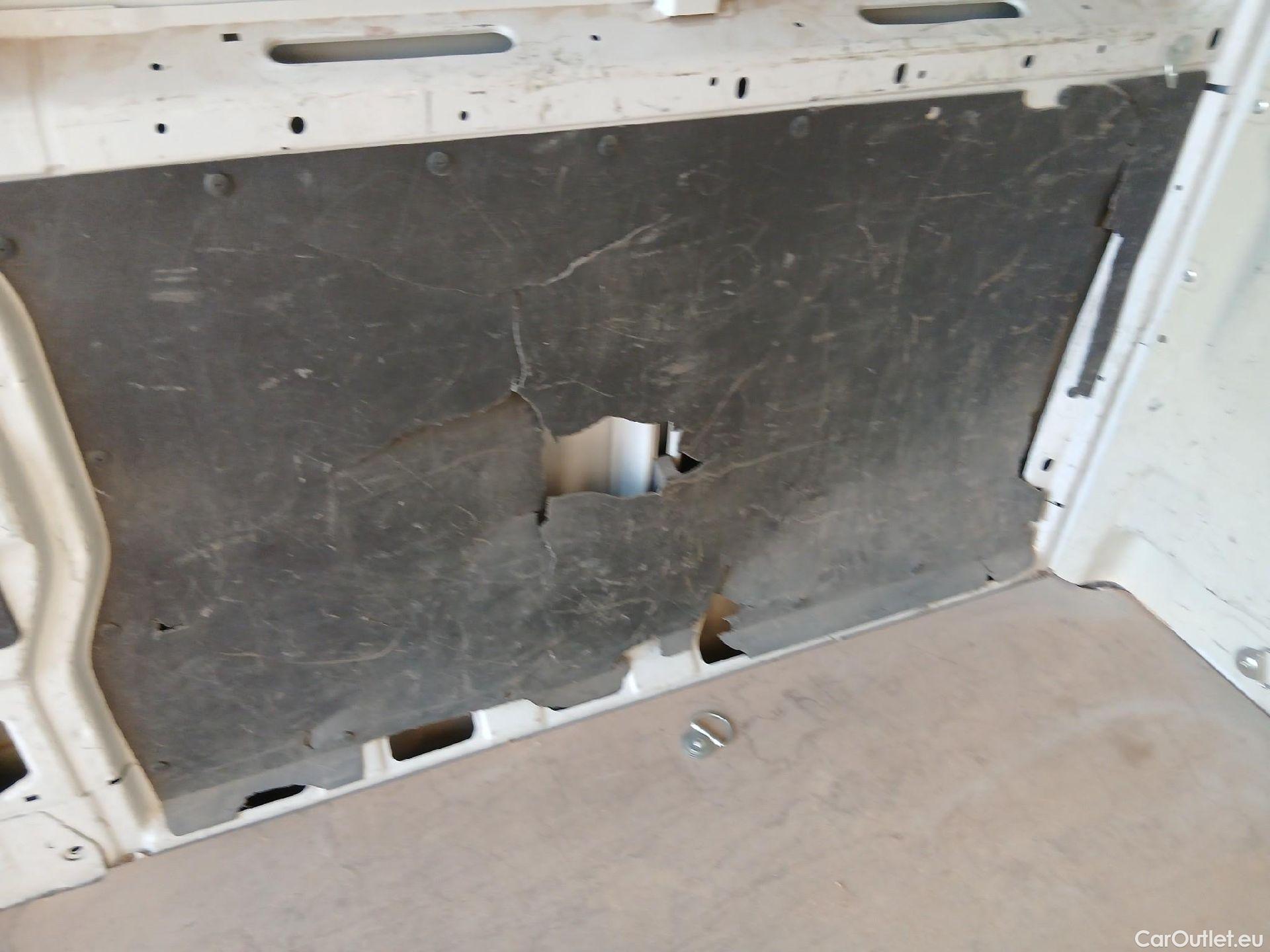  Opel  Movano OPEL  / 2021 / 4P / Furgón Base L2H2 3.5T 2.2 BlueHDi #31