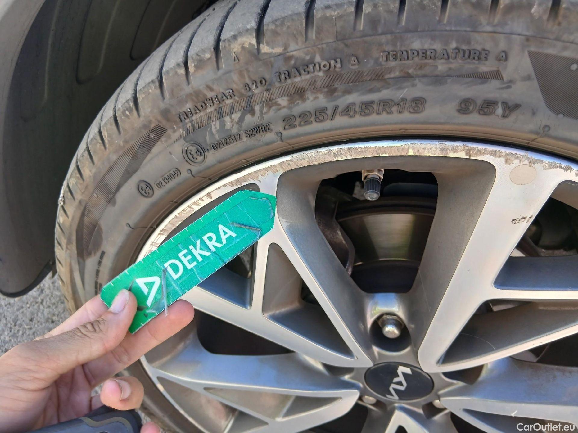  KIA  Niro KIA  / 2019 / 5P / crossover 1.6 GDi HEV 104kW (141CV) Emotion (AC) #10