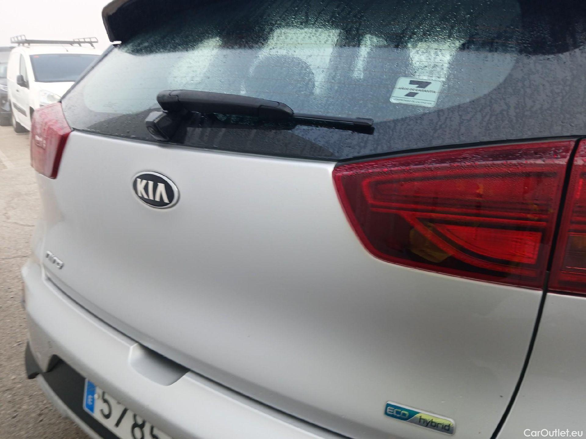  KIA  Niro KIA  / 2019 / 5P / crossover 1.6 GDi HEV 104kW (141CV) Drive #17