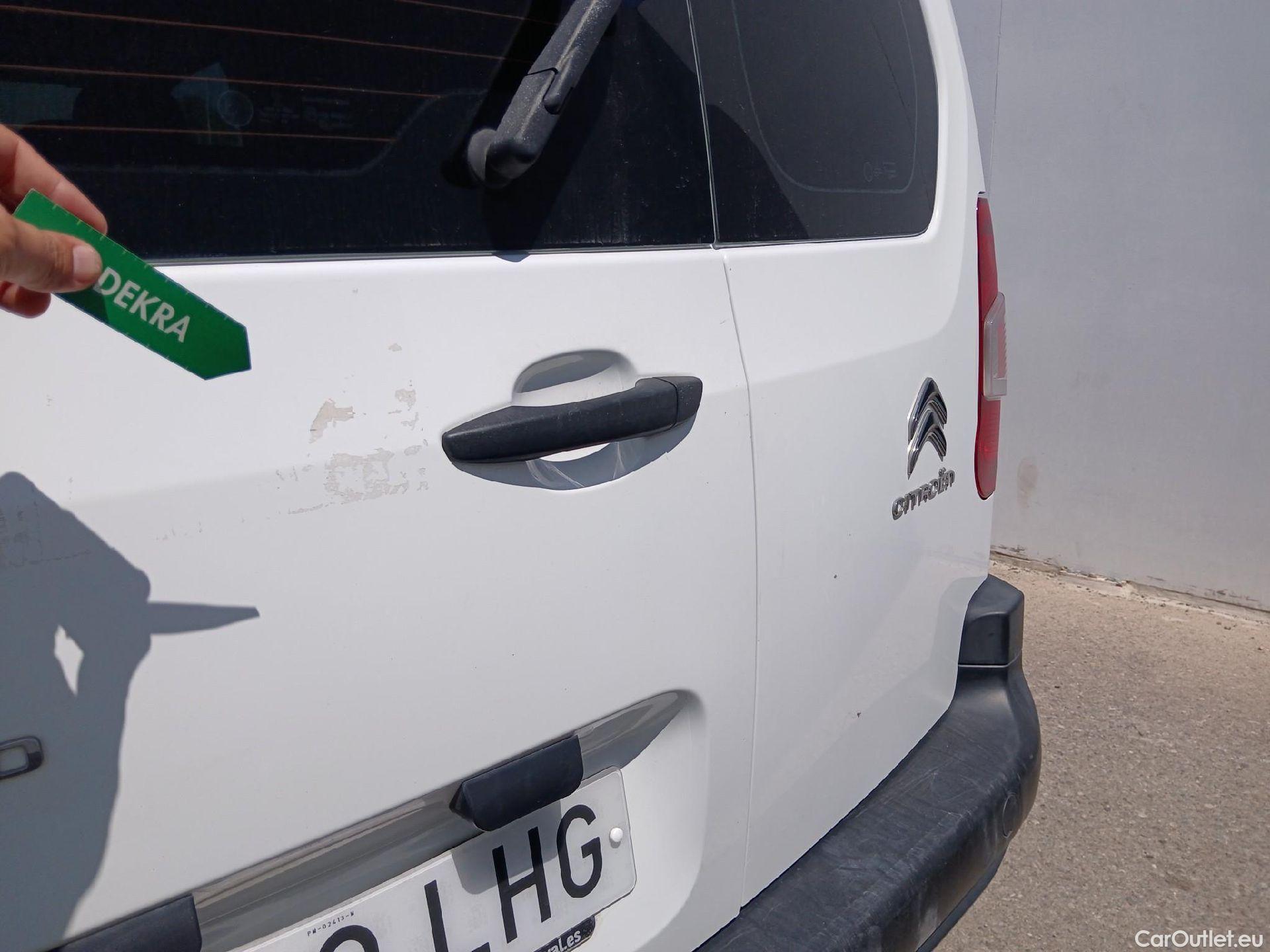  Citroen  Berlingo CITROEN  / 2015 / 4P / combi Talla M BlueHDi 100 S&S LIVE (IND) #28