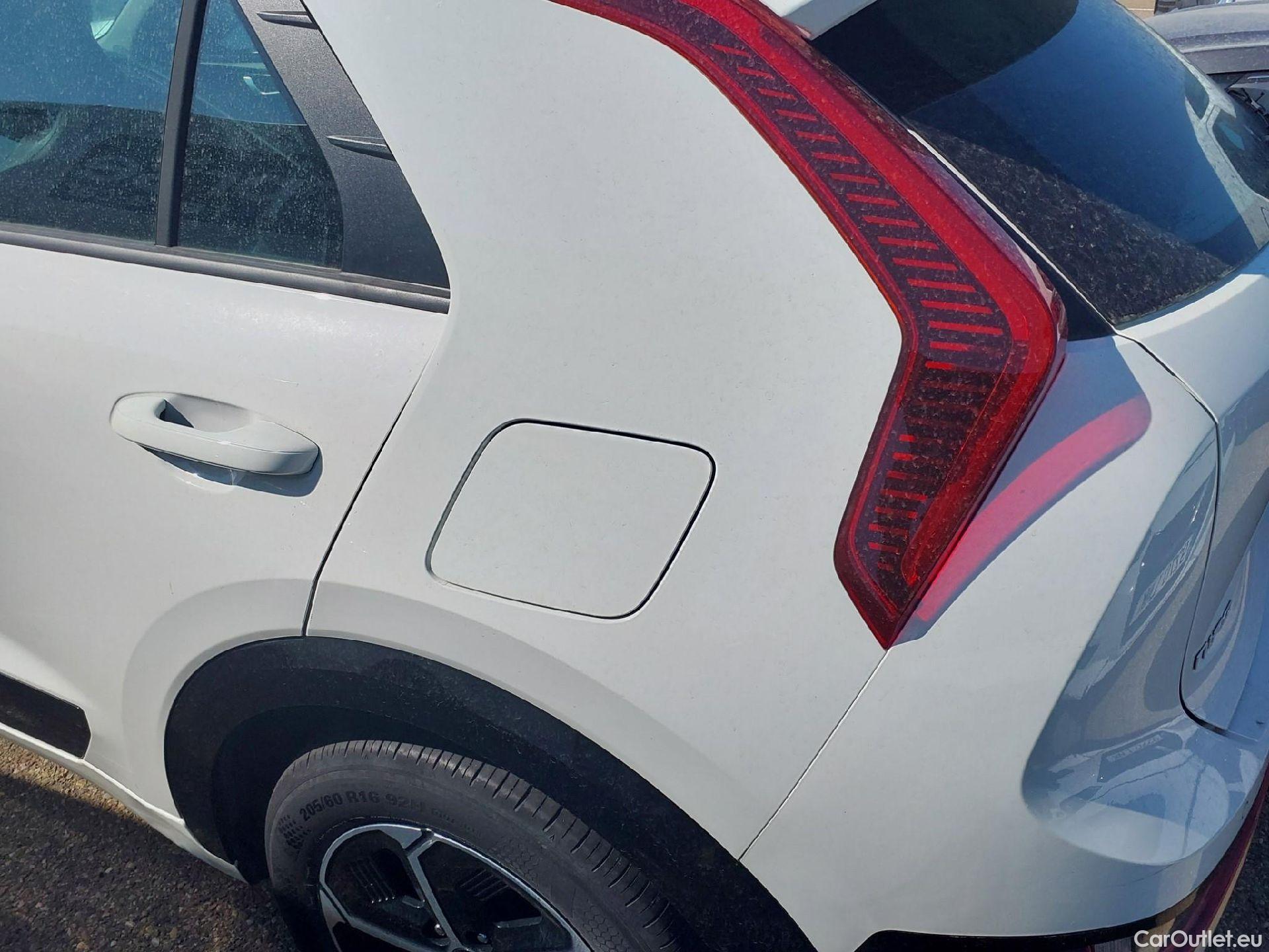  KIA  Niro KIA  / 2022 / 5P / crossover 1.6 GDi HEV 104kW (141CV) Drive #16