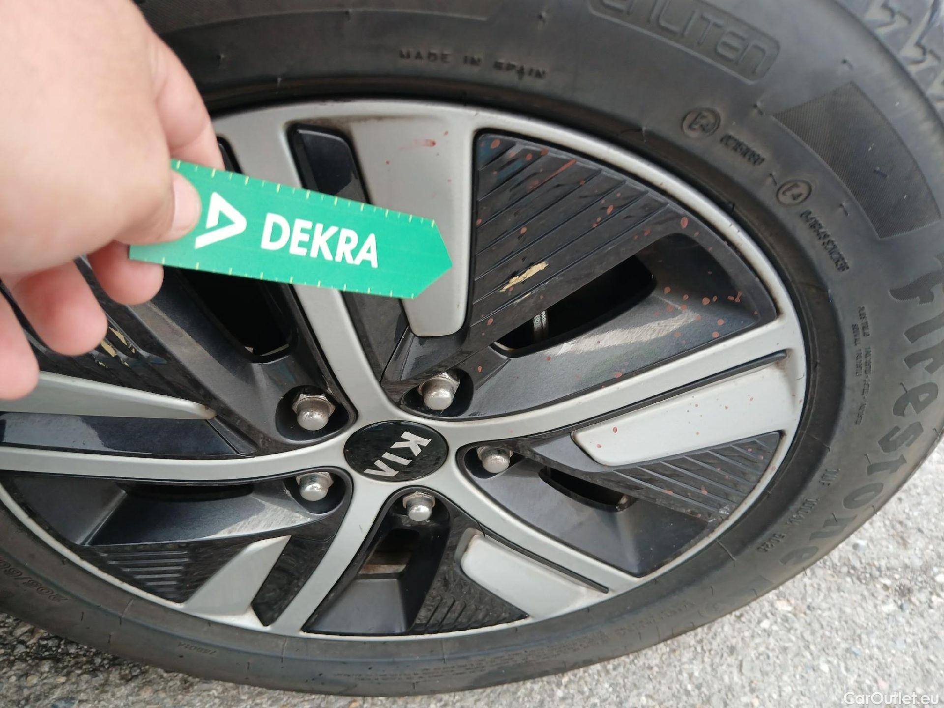  KIA  Niro KIA  / 2019 / 5P / crossover 1.6 GDi HEV 104kW (141CV) Drive #24